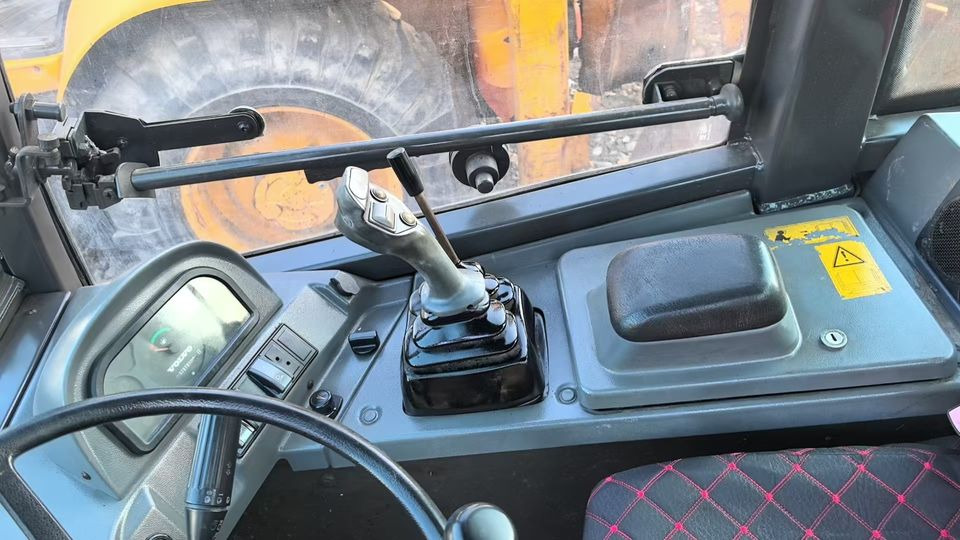 Preferential Price Used Volvo L20F Small Skid Steer Loader Secondhand VOLVO L20f Mini Wheel Loader in Good Condition for Sale - Utovarivač na kotačima: slika Preferential Price Used Volvo L20F Small Skid Steer Loader Secondhand VOLVO L20f Mini Wheel Loader in Good Condition for Sale - Utovarivač na kotačima Preferential Price Used Volvo L20F Small Skid Steer Loader Secondhand VOLVO L20f Mini Wheel Loader in Good Condition for Sale - Utovarivač na kotačima: slika Preferential Price Used Volvo L20F Small Skid Steer Loader Secondhand VOLVO L20f Mini Wheel Loader in Good Condition for Sale - Utovarivač na kotačima