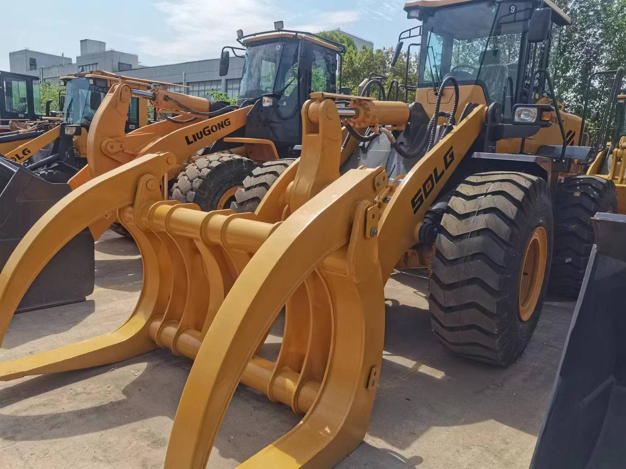 SDLG L953 - Utovarivač na kotačima: slika SDLG L953 - Utovarivač na kotačima SDLG L953 - Utovarivač na kotačima: slika SDLG L953 - Utovarivač na kotačima