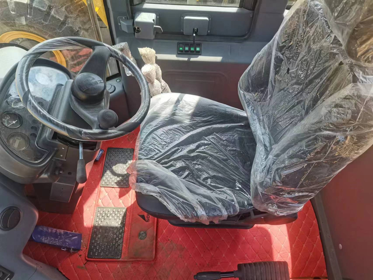 SDLG L953 - Utovarivač na kotačima: slika SDLG L953 - Utovarivač na kotačima SDLG L953 - Utovarivač na kotačima: slika SDLG L953 - Utovarivač na kotačima