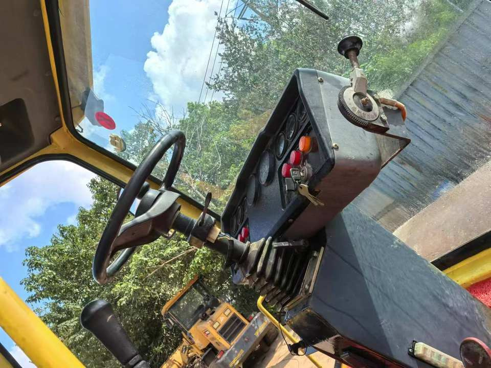 Used Original Road Roller DYNAPAC CA6500D Road Rollers High Quality Second Hand Construction Machinery - Kompaktor: slika Used Original Road Roller DYNAPAC CA6500D Road Rollers High Quality Second Hand Construction Machinery - Kompaktor Used Original Road Roller DYNAPAC CA6500D Road Rollers High Quality Second Hand Construction Machinery - Kompaktor: slika Used Original Road Roller DYNAPAC CA6500D Road Rollers High Quality Second Hand Construction Machinery - Kompaktor