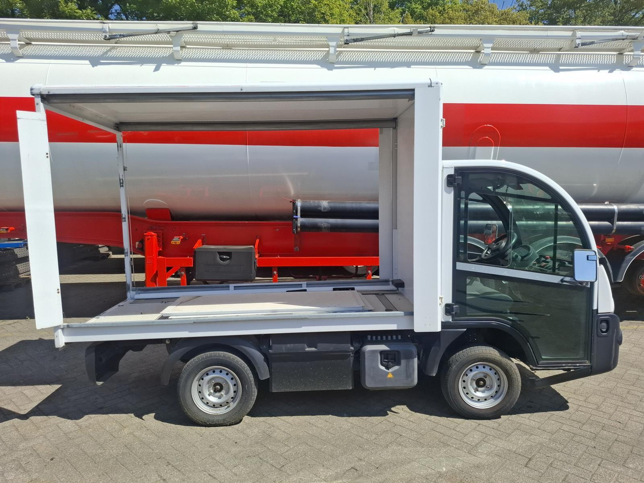 Aixam Mega E-Worker Elektrische Bakwagen RK-437-P - Vozilo za golf terene: slika Aixam Mega E-Worker Elektrische Bakwagen RK-437-P - Vozilo za golf terene Aixam Mega E-Worker Elektrische Bakwagen RK-437-P - Vozilo za golf terene: slika Aixam Mega E-Worker Elektrische Bakwagen RK-437-P - Vozilo za golf terene