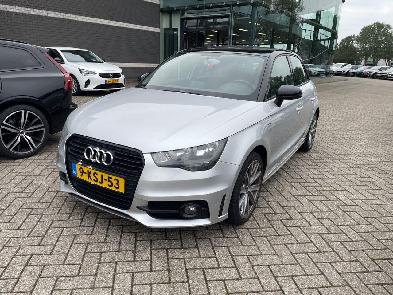 Audi A1 Sportback 1.2 TFSI Admired | 2013 | 216.082 km | 9KSJ53 | NAP: Logisch - Hatchback: slika  Audi A1 Sportback 1.2 TFSI Admired | 2013 | 216.082 km | 9KSJ53 | NAP: Logisch - Hatchback Audi A1 Sportback 1.2 TFSI Admired | 2013 | 216.082 km | 9KSJ53 | NAP: Logisch - Hatchback: slika  Audi A1 Sportback 1.2 TFSI Admired | 2013 | 216.082 km | 9KSJ53 | NAP: Logisch - Hatchback