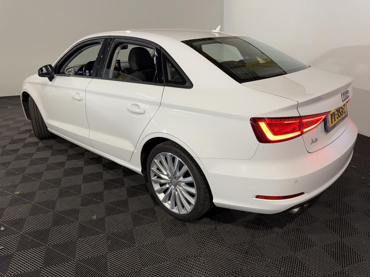 Audi | A3 Limousine | 1.4 TFSI Attraction Pro Line Plus Automaat | 2016 | 256.538 km | PT353Z | Geen oordeel - Limuzina: slika Audi | A3 Limousine | 1.4 TFSI Attraction Pro Line Plus Automaat | 2016 | 256.538 km | PT353Z | Geen oordeel - Limuzina Audi | A3 Limousine | 1.4 TFSI Attraction Pro Line Plus Automaat | 2016 | 256.538 km | PT353Z | Geen oordeel - Limuzina: slika Audi | A3 Limousine | 1.4 TFSI Attraction Pro Line Plus Automaat | 2016 | 256.538 km | PT353Z | Geen oordeel - Limuzina