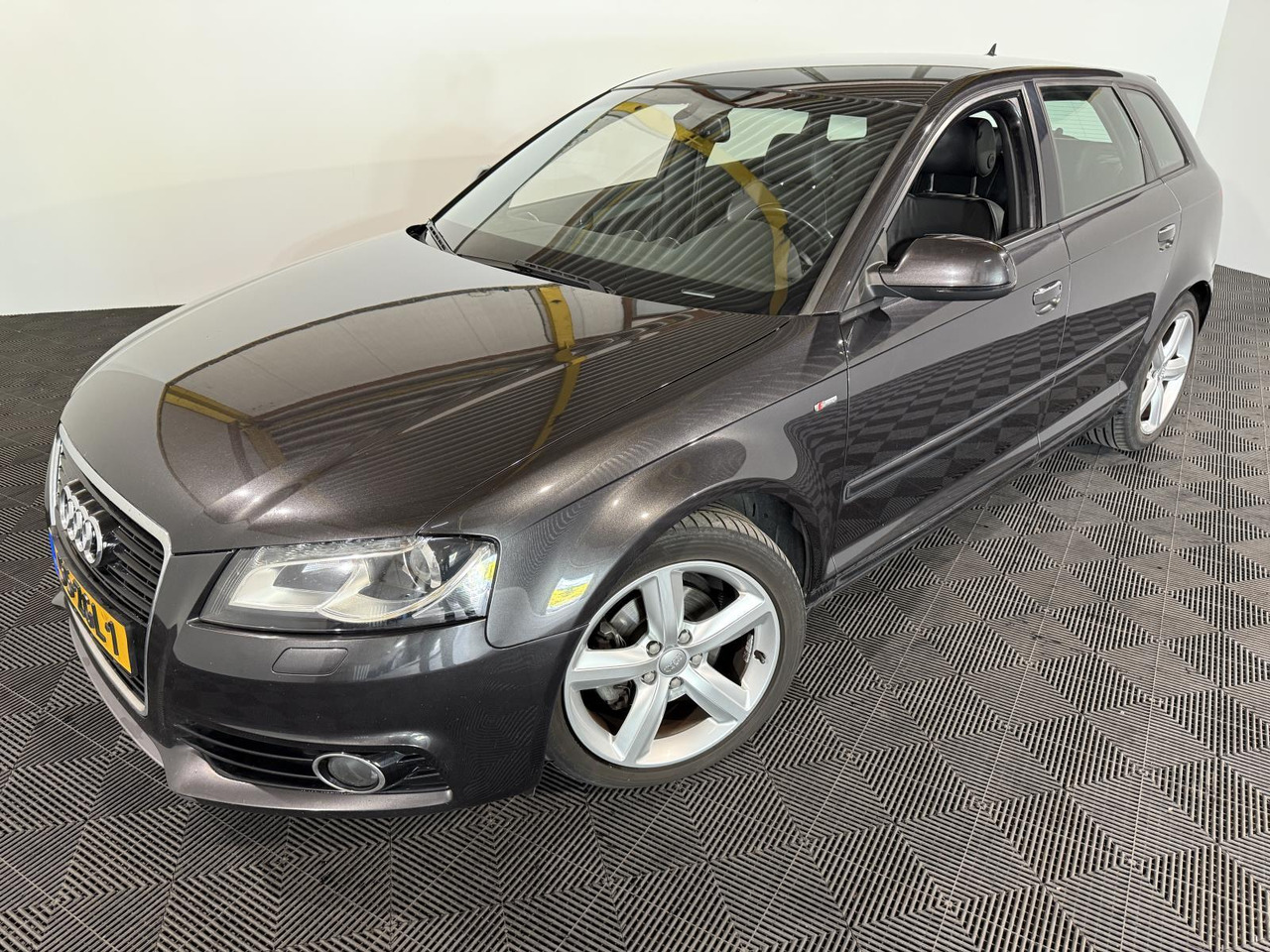 Audi A3 Sportback 1.2 TFSI S-Line 55-ZGL-1 246.717 km - Automobil: slika Audi A3 Sportback 1.2 TFSI S-Line 55-ZGL-1 246.717 km - Automobil Audi A3 Sportback 1.2 TFSI S-Line 55-ZGL-1 246.717 km - Automobil: slika Audi A3 Sportback 1.2 TFSI S-Line 55-ZGL-1 246.717 km - Automobil
