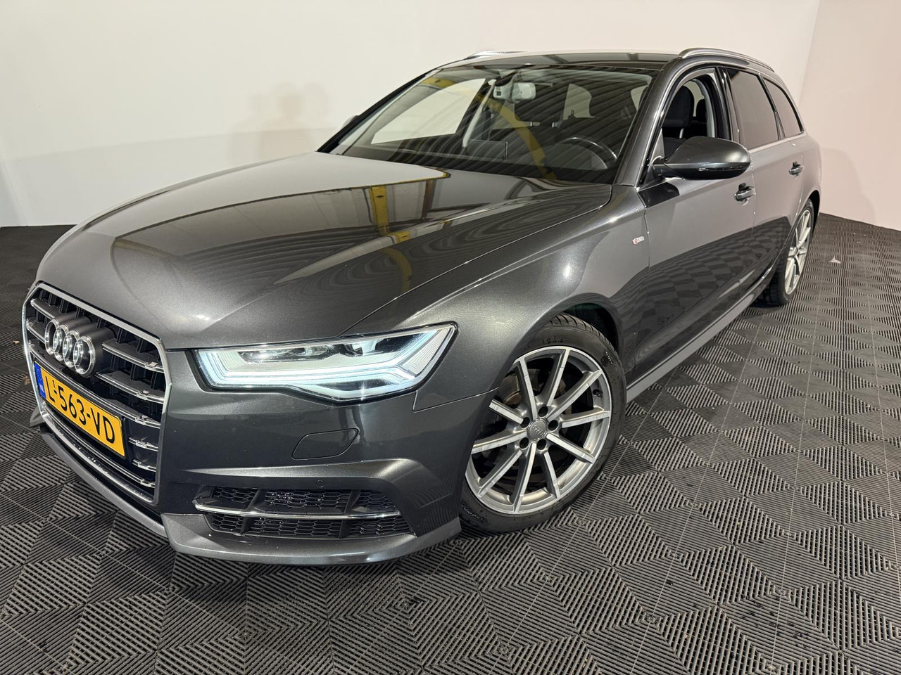 Audi | A6 Avant | 1.8 TFSI ultra Premium Edition | 2016 | 240.412 km | Automaat | L563VD | Geen oordeel - Automobil: slika Audi | A6 Avant | 1.8 TFSI ultra Premium Edition | 2016 | 240.412 km | Automaat | L563VD | Geen oordeel - Automobil Audi | A6 Avant | 1.8 TFSI ultra Premium Edition | 2016 | 240.412 km | Automaat | L563VD | Geen oordeel - Automobil: slika Audi | A6 Avant | 1.8 TFSI ultra Premium Edition | 2016 | 240.412 km | Automaat | L563VD | Geen oordeel - Automobil