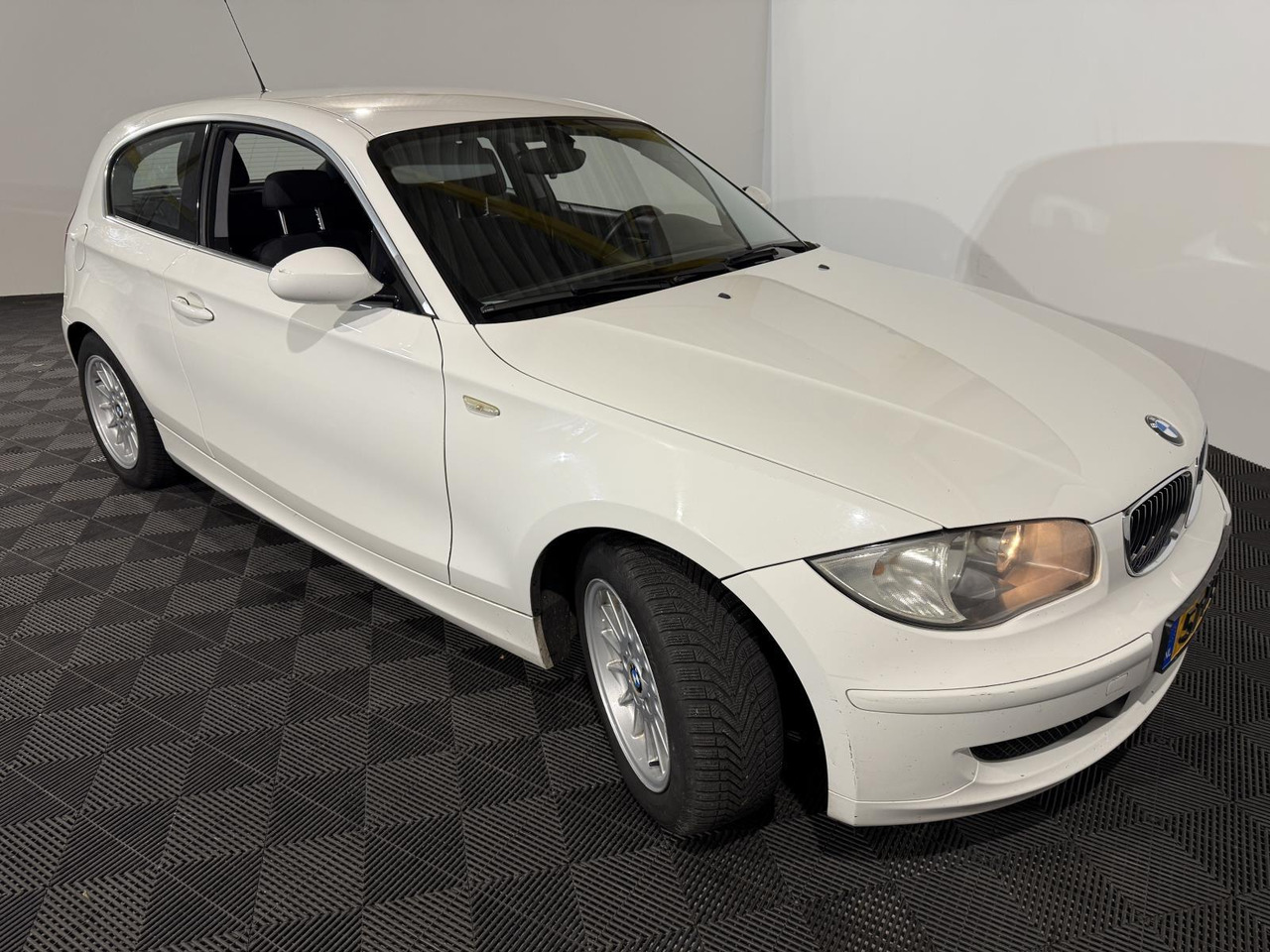 BMW | 1-serie | 116i Introduction | 2007 | 332.014 km | 57XXLG | Logisch - Hatchback: slika  BMW | 1-serie | 116i Introduction | 2007 | 332.014 km | 57XXLG | Logisch - Hatchback BMW | 1-serie | 116i Introduction | 2007 | 332.014 km | 57XXLG | Logisch - Hatchback: slika  BMW | 1-serie | 116i Introduction | 2007 | 332.014 km | 57XXLG | Logisch - Hatchback