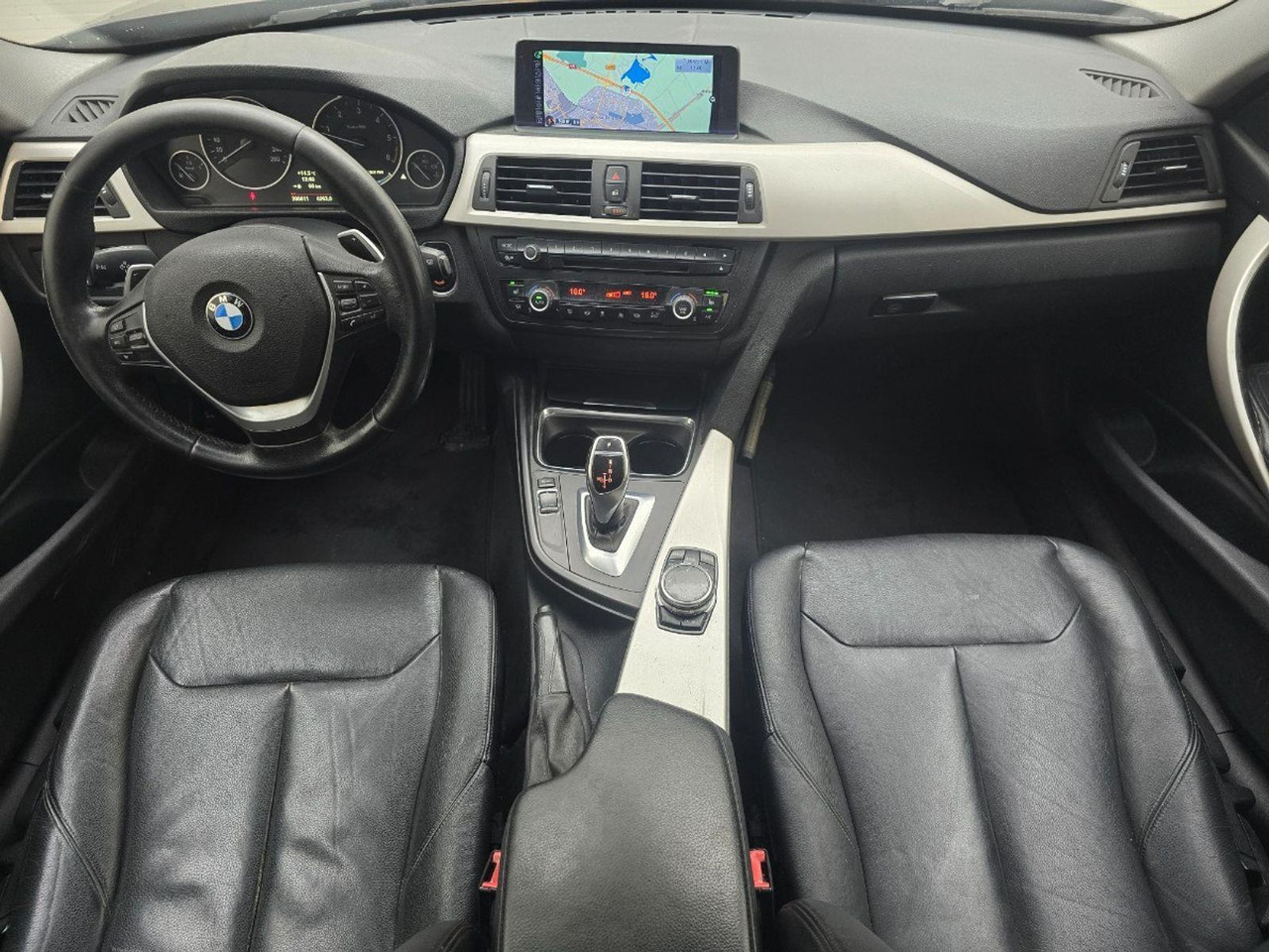 BMW 3-serie 320d EfficientDynamics Edition High Executive | 2014 | 300.611 km | Automaat | 7XTB45 | NAP: Logisch - Limuzina: slika  BMW 3-serie 320d EfficientDynamics Edition High Executive | 2014 | 300.611 km | Automaat | 7XTB45 | NAP: Logisch - Limuzina BMW 3-serie 320d EfficientDynamics Edition High Executive | 2014 | 300.611 km | Automaat | 7XTB45 | NAP: Logisch - Limuzina: slika  BMW 3-serie 320d EfficientDynamics Edition High Executive | 2014 | 300.611 km | Automaat | 7XTB45 | NAP: Logisch - Limuzina