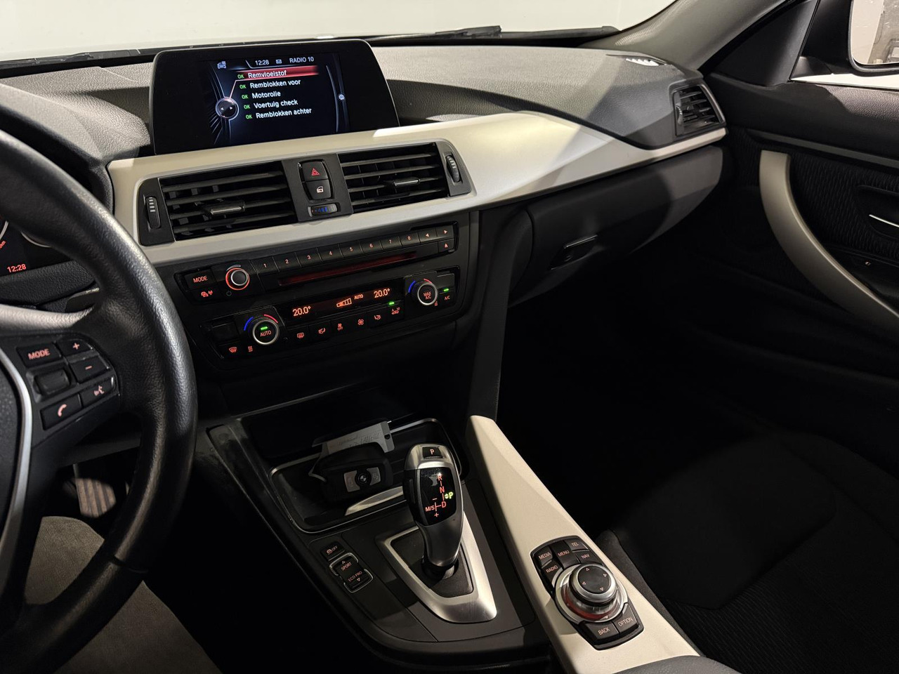 BMW | 4-serie Coupé | 420i Executive Automaat | 2015 | 213.401 km | 2ZGG53 | Logisch - Automobil: slika  BMW | 4-serie Coupé | 420i Executive Automaat | 2015 | 213.401 km | 2ZGG53 | Logisch - Automobil BMW | 4-serie Coupé | 420i Executive Automaat | 2015 | 213.401 km | 2ZGG53 | Logisch - Automobil: slika  BMW | 4-serie Coupé | 420i Executive Automaat | 2015 | 213.401 km | 2ZGG53 | Logisch - Automobil