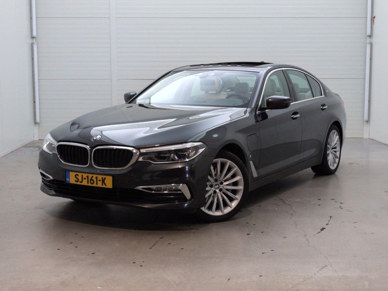 BMW 5-serie 530e iPerformance High Executive | 2018 | 183.874 km | Automaat | SJ161K | NAP: Logisch - Limuzina: slika  BMW 5-serie 530e iPerformance High Executive | 2018 | 183.874 km | Automaat | SJ161K | NAP: Logisch - Limuzina BMW 5-serie 530e iPerformance High Executive | 2018 | 183.874 km | Automaat | SJ161K | NAP: Logisch - Limuzina: slika  BMW 5-serie 530e iPerformance High Executive | 2018 | 183.874 km | Automaat | SJ161K | NAP: Logisch - Limuzina