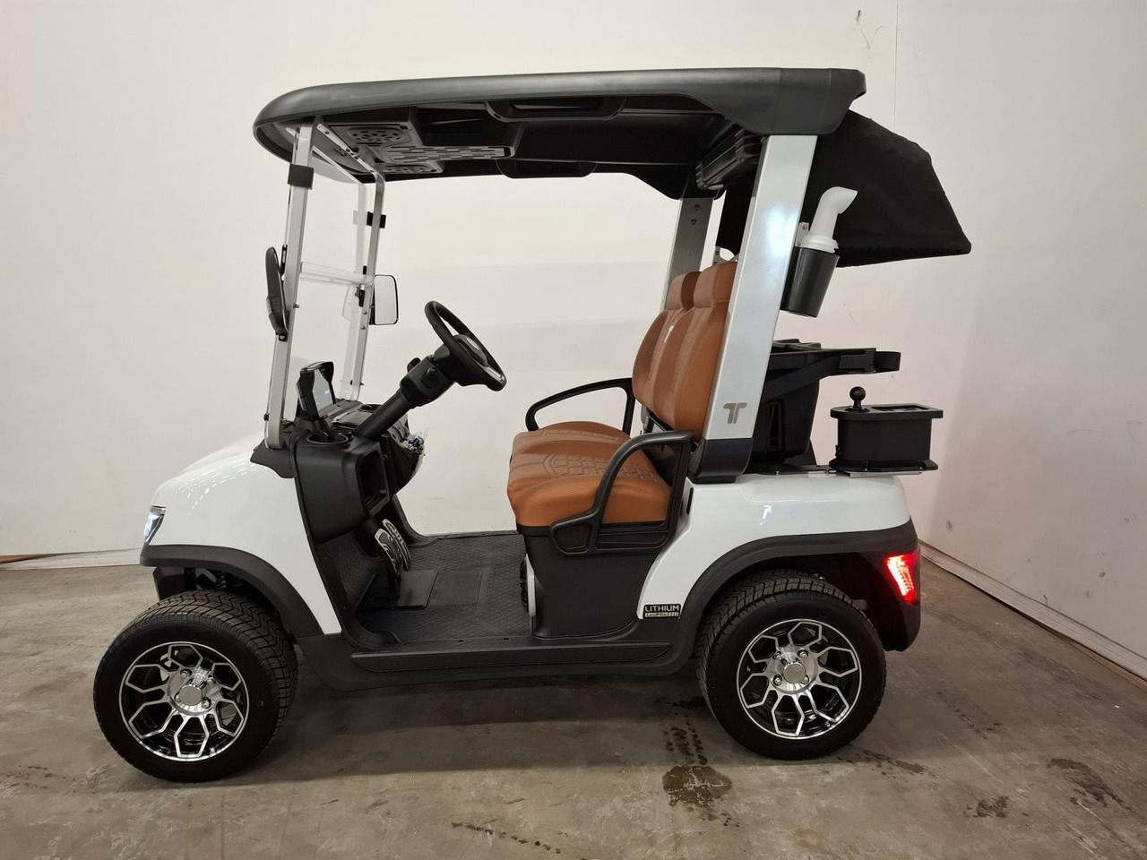 BSN TARA Elektrische 2-zits Golfcar 2025 - Vozilo za golf terene: slika BSN TARA Elektrische 2-zits Golfcar 2025 - Vozilo za golf terene BSN TARA Elektrische 2-zits Golfcar 2025 - Vozilo za golf terene: slika BSN TARA Elektrische 2-zits Golfcar 2025 - Vozilo za golf terene