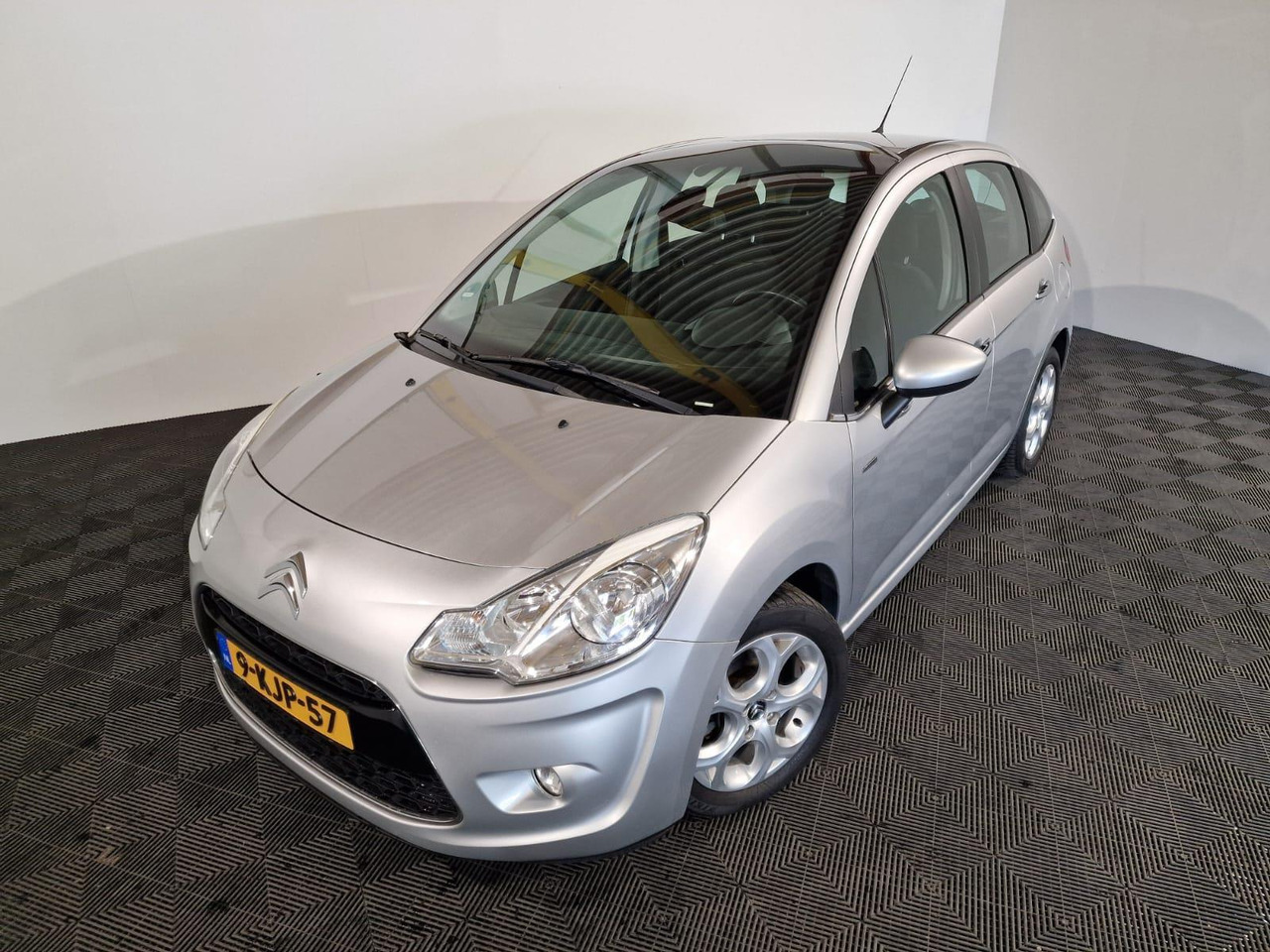 Citroen C3 1.6 Vti 9-KJP-57 193.593 km - Automobil: slika Citroen C3 1.6 Vti 9-KJP-57 193.593 km - Automobil Citroen C3 1.6 Vti 9-KJP-57 193.593 km - Automobil: slika Citroen C3 1.6 Vti 9-KJP-57 193.593 km - Automobil