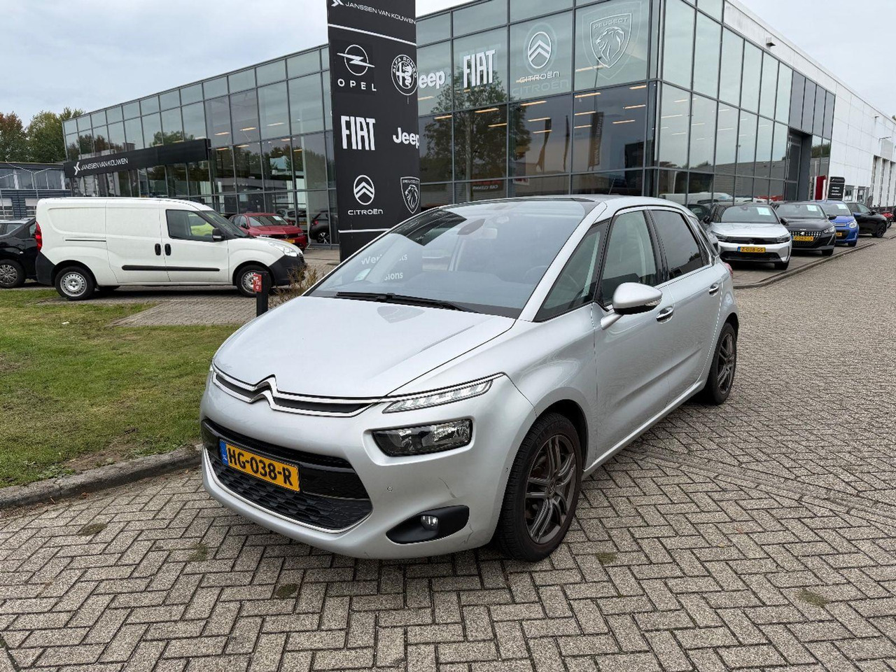 Citroen C4 Picasso 1.6 THP Exclusive | 2015 | 101.255 km | HG038R | NAP: Geen oordeel - Automobil: slika Citroen C4 Picasso 1.6 THP Exclusive | 2015 | 101.255 km | HG038R | NAP: Geen oordeel - Automobil Citroen C4 Picasso 1.6 THP Exclusive | 2015 | 101.255 km | HG038R | NAP: Geen oordeel - Automobil: slika Citroen C4 Picasso 1.6 THP Exclusive | 2015 | 101.255 km | HG038R | NAP: Geen oordeel - Automobil