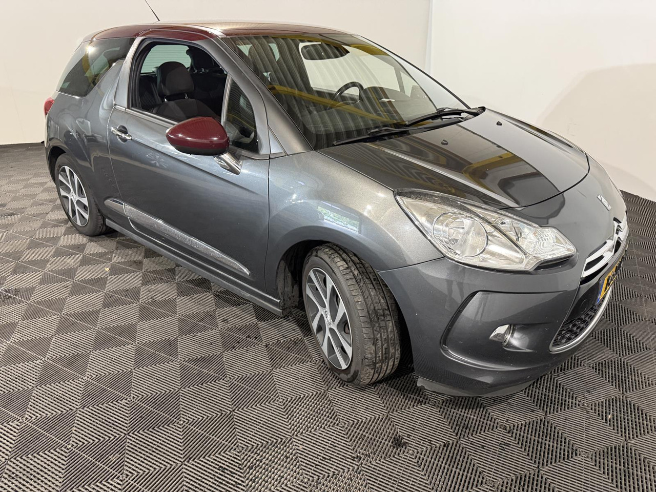 Citroen DS3 1.6 e-HDi So Chic | 2012 | 277.448 km | 14-XLR-7 - Hatchback: slika Citroen DS3 1.6 e-HDi So Chic | 2012 | 277.448 km | 14-XLR-7 - Hatchback Citroen DS3 1.6 e-HDi So Chic | 2012 | 277.448 km | 14-XLR-7 - Hatchback: slika Citroen DS3 1.6 e-HDi So Chic | 2012 | 277.448 km | 14-XLR-7 - Hatchback