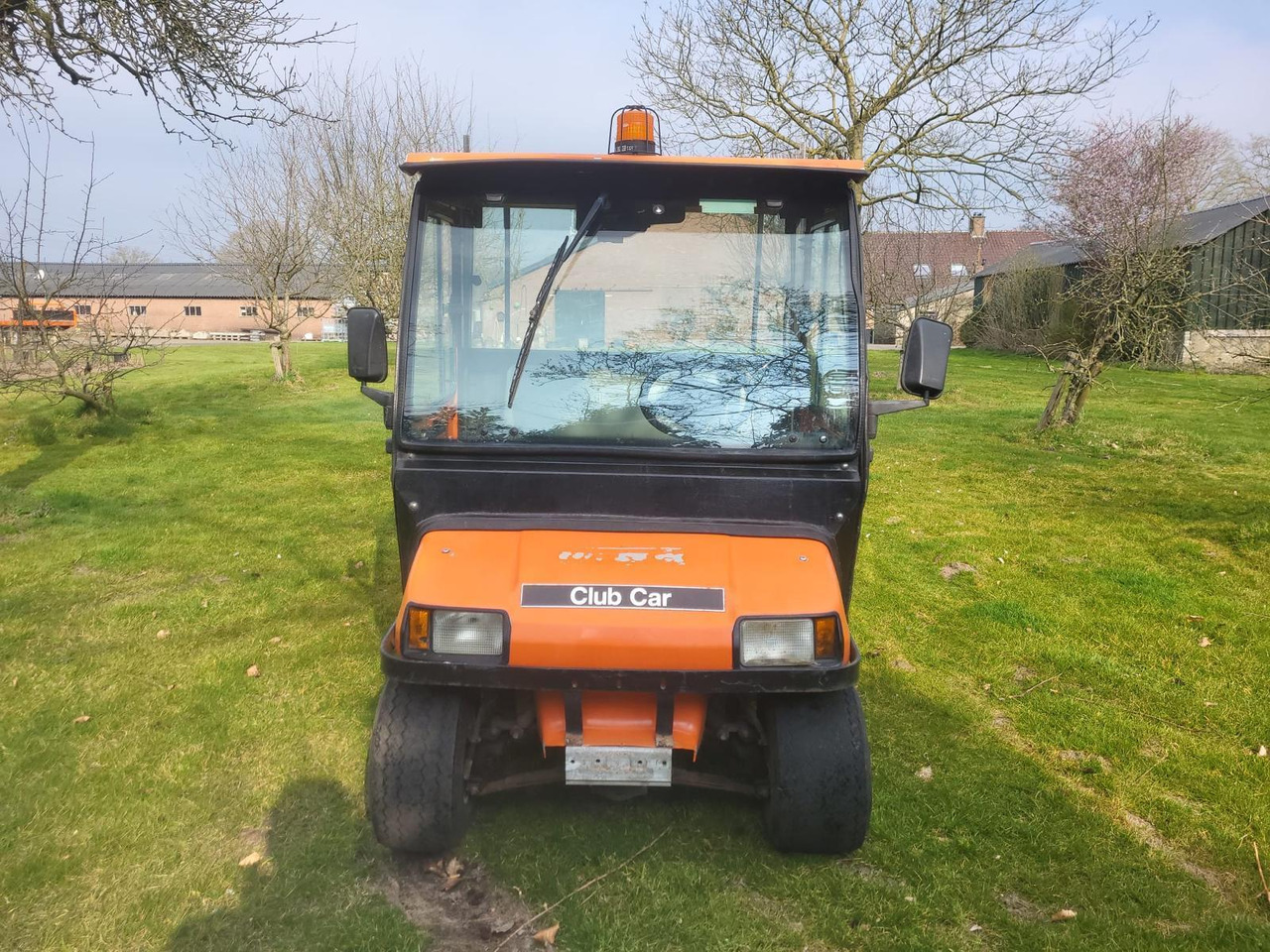 Club Car Carryall Turf 2 – Bouwjaar 2009 – Elektrisch – Met dichte cabine en elektrische kiepbak – Marge-kavel - Vozilo za golf terene: slika Club Car Carryall Turf 2 – Bouwjaar 2009 – Elektrisch – Met dichte cabine en elektrische kiepbak – Marge-kavel - Vozilo za golf terene Club Car Carryall Turf 2 – Bouwjaar 2009 – Elektrisch – Met dichte cabine en elektrische kiepbak – Marge-kavel - Vozilo za golf terene: slika Club Car Carryall Turf 2 – Bouwjaar 2009 – Elektrisch – Met dichte cabine en elektrische kiepbak – Marge-kavel - Vozilo za golf terene