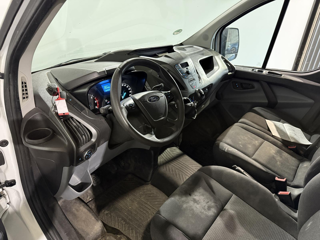 Ford Transit Custom 270 2.0 TDCI L1H1 V-026-FL - Furgon: slika Ford Transit Custom 270 2.0 TDCI L1H1 V-026-FL - Furgon Ford Transit Custom 270 2.0 TDCI L1H1 V-026-FL - Furgon: slika Ford Transit Custom 270 2.0 TDCI L1H1 V-026-FL - Furgon