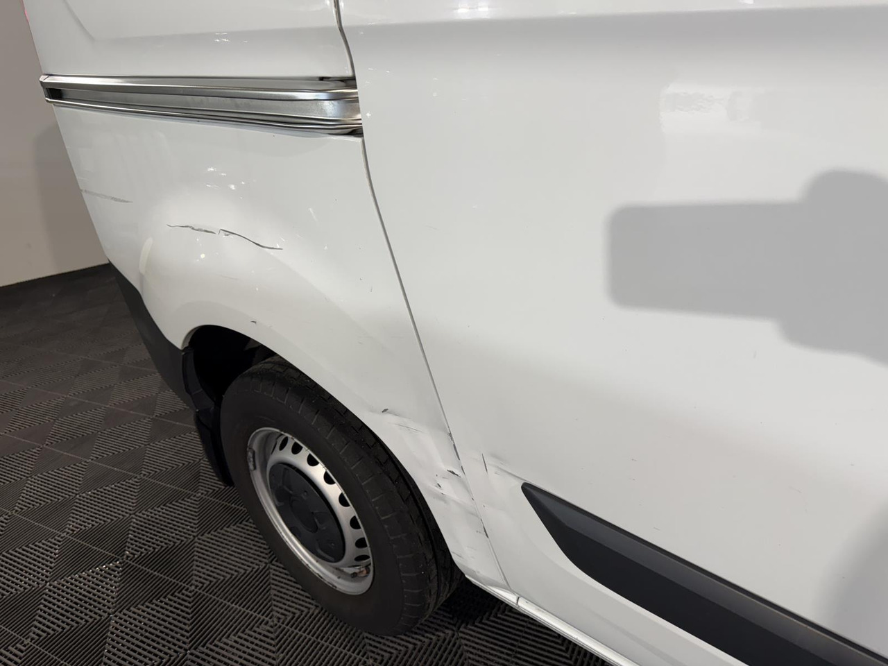 Ford Transit Custom 270 2.0 TDCI L1H1 V-026-FL - Furgon: slika Ford Transit Custom 270 2.0 TDCI L1H1 V-026-FL - Furgon Ford Transit Custom 270 2.0 TDCI L1H1 V-026-FL - Furgon: slika Ford Transit Custom 270 2.0 TDCI L1H1 V-026-FL - Furgon