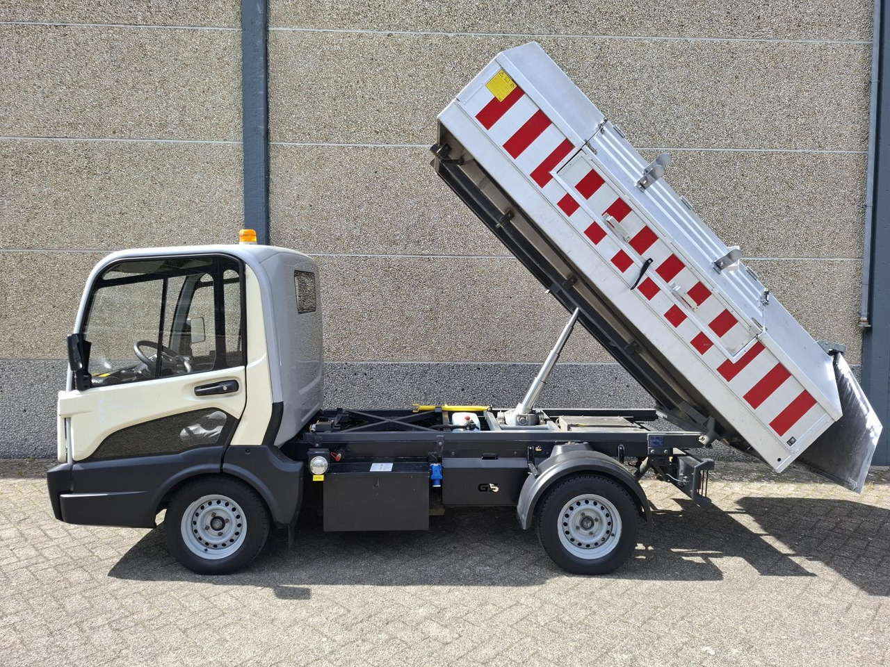 Goupil G5 Elektrische Stratenreinigingsmachine T-92-BSX - Električno komunalno vozilo, Cestovna čistilica: slika Goupil G5 Elektrische Stratenreinigingsmachine T-92-BSX - Električno komunalno vozilo, Cestovna čistilica Goupil G5 Elektrische Stratenreinigingsmachine T-92-BSX - Električno komunalno vozilo, Cestovna čistilica: slika Goupil G5 Elektrische Stratenreinigingsmachine T-92-BSX - Električno komunalno vozilo, Cestovna čistilica