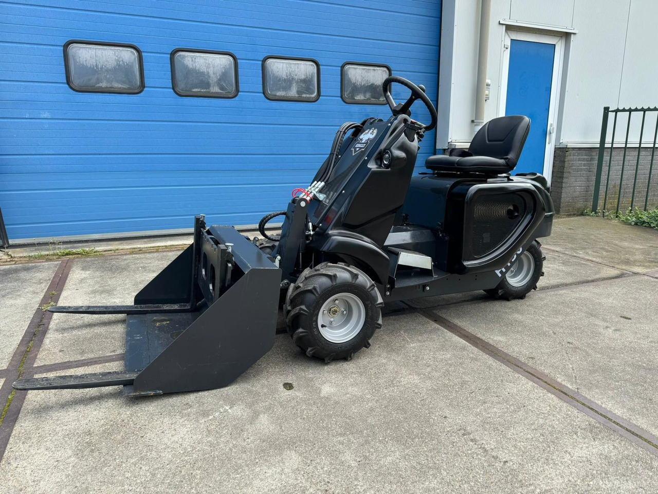 Heracles H130 Mini Shovel Nieuw - Oprema za radionice: slika Heracles H130 Mini Shovel Nieuw - Oprema za radionice Heracles H130 Mini Shovel Nieuw - Oprema za radionice: slika Heracles H130 Mini Shovel Nieuw - Oprema za radionice