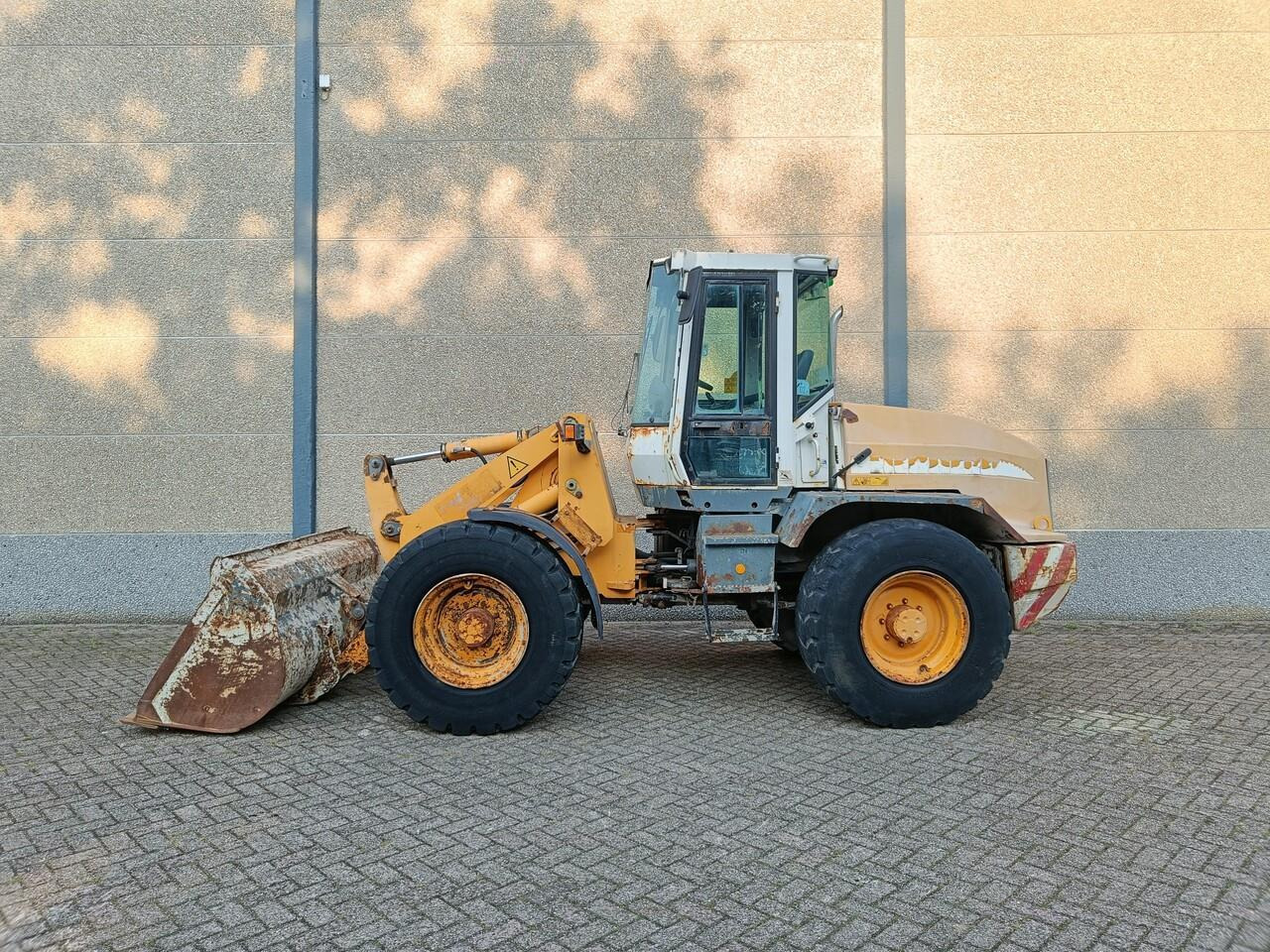 Liebherr L514 Shovel - Utovarivač na kotačima: slika Liebherr L514 Shovel - Utovarivač na kotačima Liebherr L514 Shovel - Utovarivač na kotačima: slika Liebherr L514 Shovel - Utovarivač na kotačima