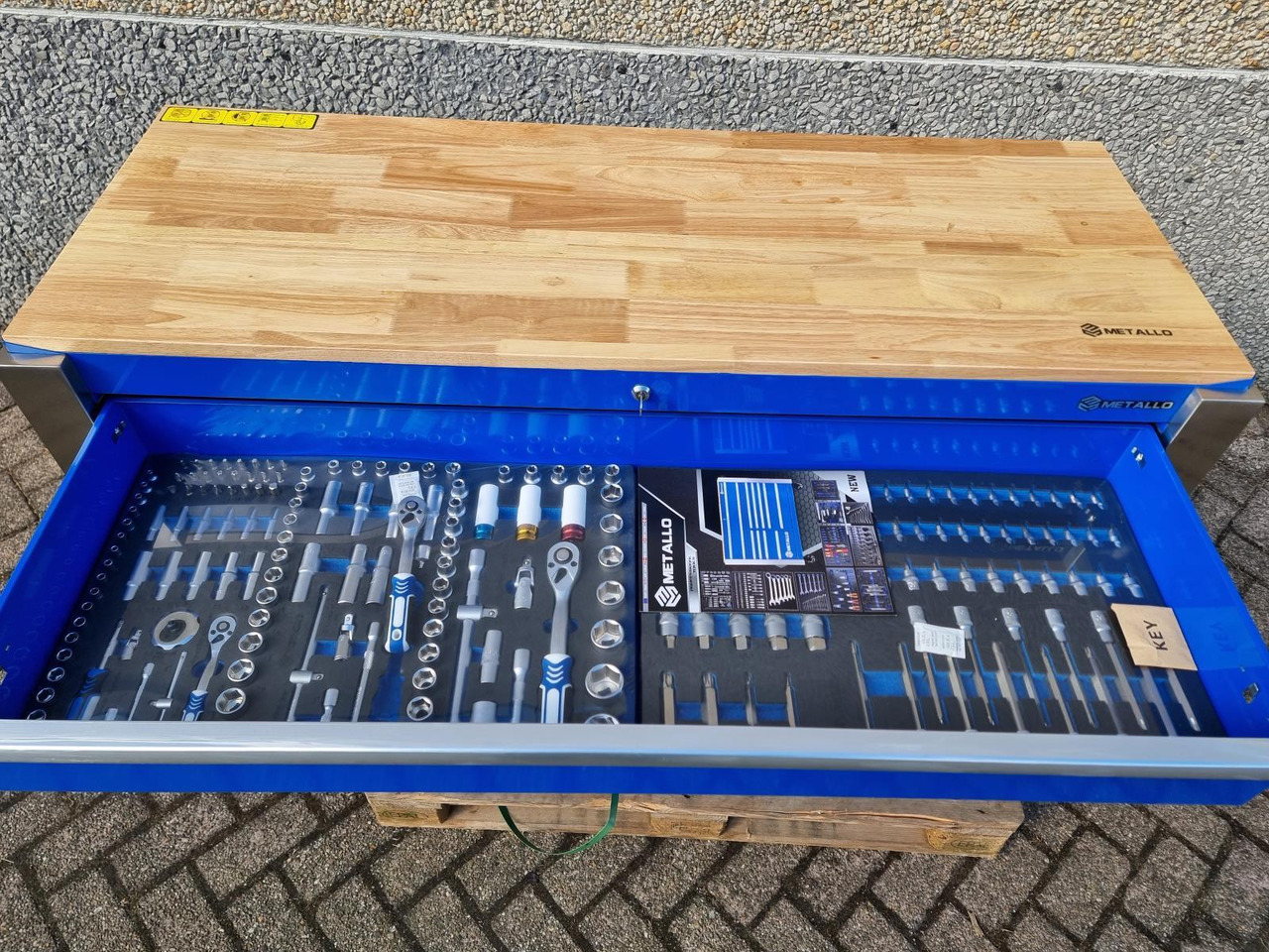 Metallo Mega Jumbo Gereedschapskist - Nieuw, 11 lades waarvan 9 gevuld met gereedschap - Oprema za radionice: slika Metallo Mega Jumbo Gereedschapskist - Nieuw, 11 lades waarvan 9 gevuld met gereedschap - Oprema za radionice Metallo Mega Jumbo Gereedschapskist - Nieuw, 11 lades waarvan 9 gevuld met gereedschap - Oprema za radionice: slika Metallo Mega Jumbo Gereedschapskist - Nieuw, 11 lades waarvan 9 gevuld met gereedschap - Oprema za radionice