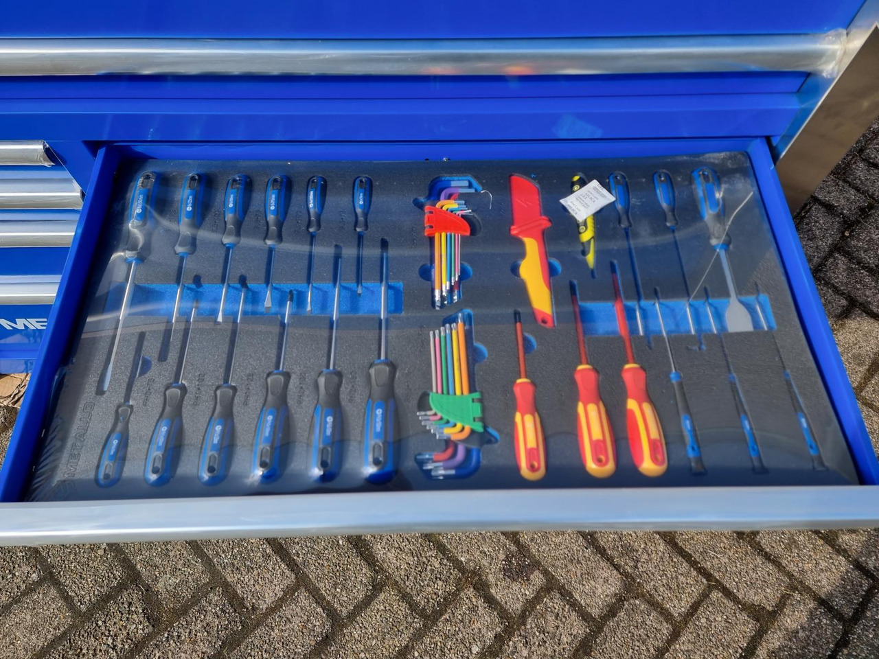 Metallo Mega Jumbo Gereedschapskist - Nieuw, 11 lades waarvan 9 gevuld met gereedschap - Oprema za radionice: slika Metallo Mega Jumbo Gereedschapskist - Nieuw, 11 lades waarvan 9 gevuld met gereedschap - Oprema za radionice Metallo Mega Jumbo Gereedschapskist - Nieuw, 11 lades waarvan 9 gevuld met gereedschap - Oprema za radionice: slika Metallo Mega Jumbo Gereedschapskist - Nieuw, 11 lades waarvan 9 gevuld met gereedschap - Oprema za radionice