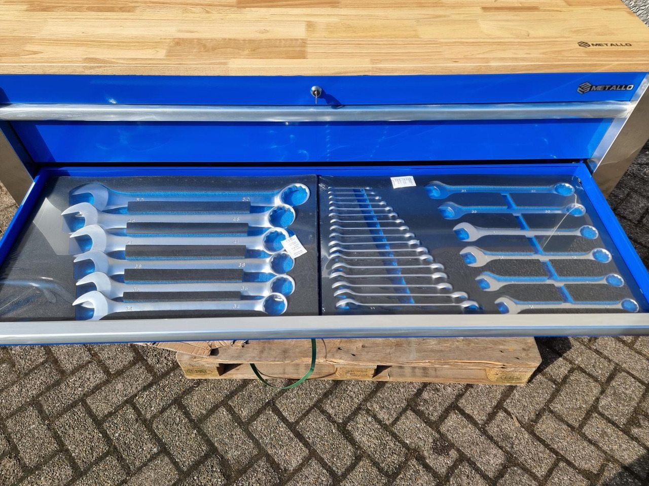 Metallo Mega Jumbo Gereedschapskist - Nieuw, 11 lades waarvan 9 gevuld met gereedschap - Oprema za radionice: slika Metallo Mega Jumbo Gereedschapskist - Nieuw, 11 lades waarvan 9 gevuld met gereedschap - Oprema za radionice Metallo Mega Jumbo Gereedschapskist - Nieuw, 11 lades waarvan 9 gevuld met gereedschap - Oprema za radionice: slika Metallo Mega Jumbo Gereedschapskist - Nieuw, 11 lades waarvan 9 gevuld met gereedschap - Oprema za radionice