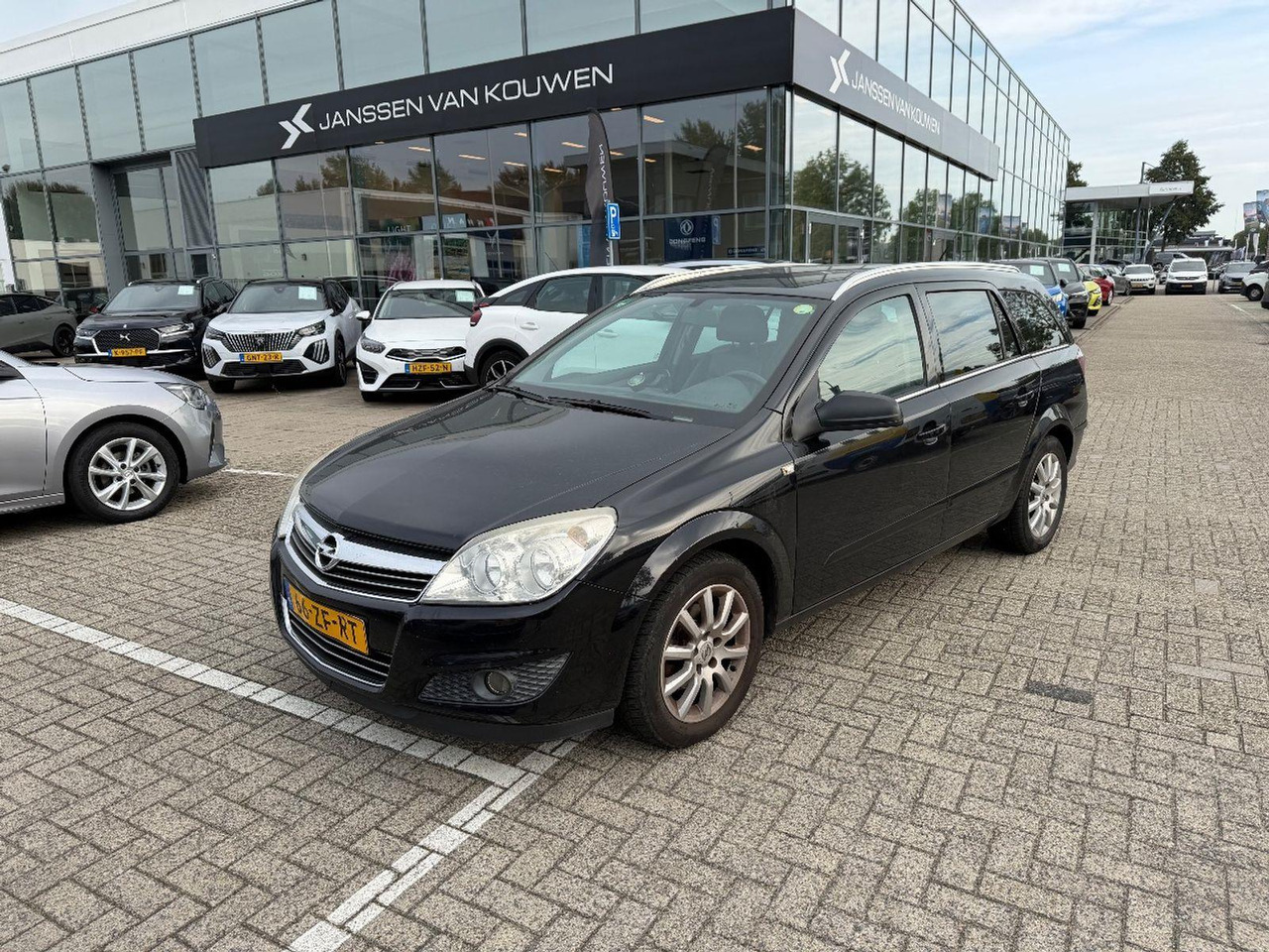 Opel Astra Wagon 1.6 Executive | 2008 | 202.165 km | 66ZFRT | NAP: Logisch - Automobil: slika  Opel Astra Wagon 1.6 Executive | 2008 | 202.165 km | 66ZFRT | NAP: Logisch - Automobil Opel Astra Wagon 1.6 Executive | 2008 | 202.165 km | 66ZFRT | NAP: Logisch - Automobil: slika  Opel Astra Wagon 1.6 Executive | 2008 | 202.165 km | 66ZFRT | NAP: Logisch - Automobil