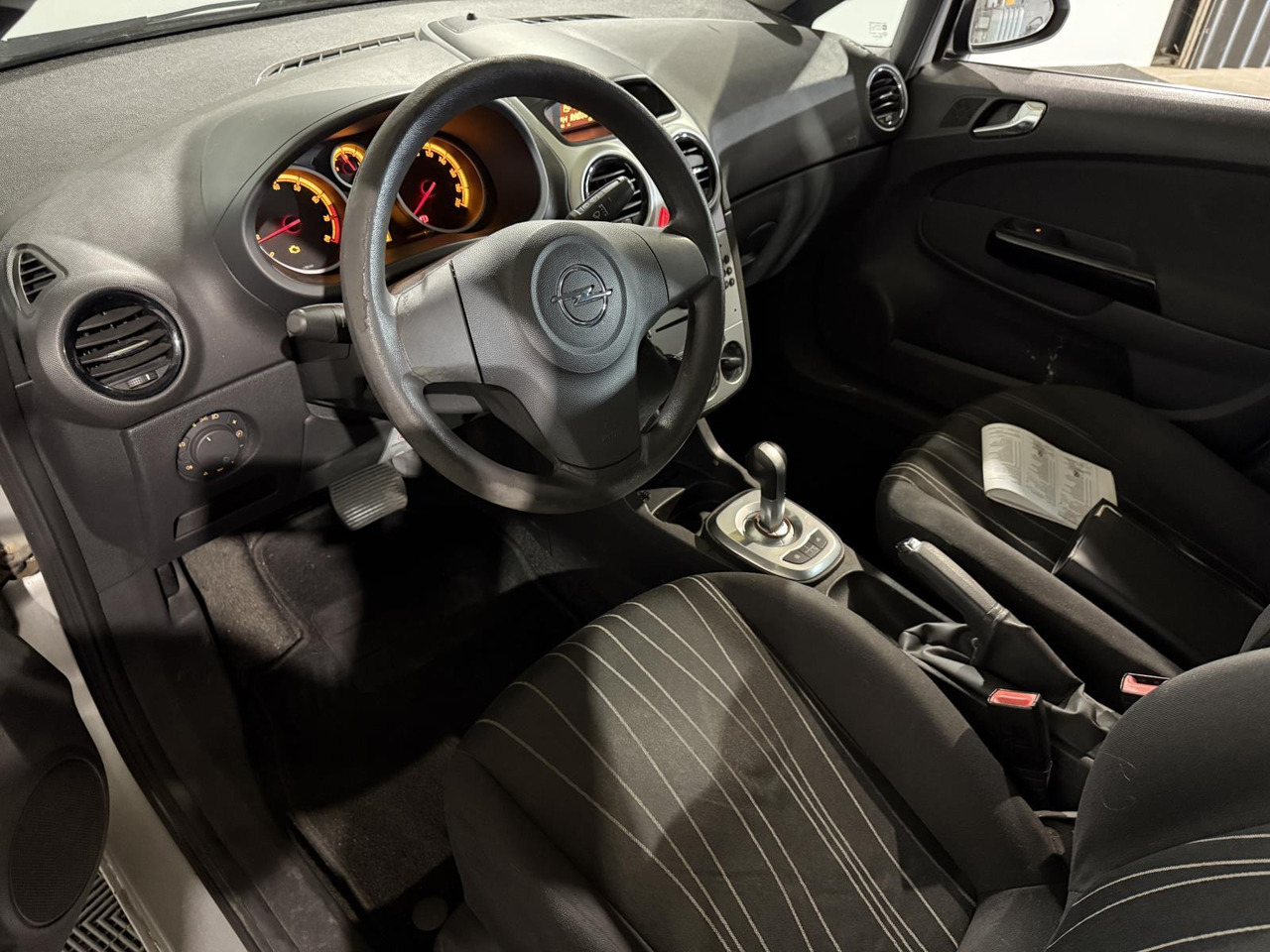 Opel | Corsa | 1.2-16V Cosmo Automaat | 2009 | 245.713 km | 45TJL8 | Geen oordeel - Hatchback: slika Opel | Corsa | 1.2-16V Cosmo Automaat | 2009 | 245.713 km | 45TJL8 | Geen oordeel - Hatchback Opel | Corsa | 1.2-16V Cosmo Automaat | 2009 | 245.713 km | 45TJL8 | Geen oordeel - Hatchback: slika Opel | Corsa | 1.2-16V Cosmo Automaat | 2009 | 245.713 km | 45TJL8 | Geen oordeel - Hatchback