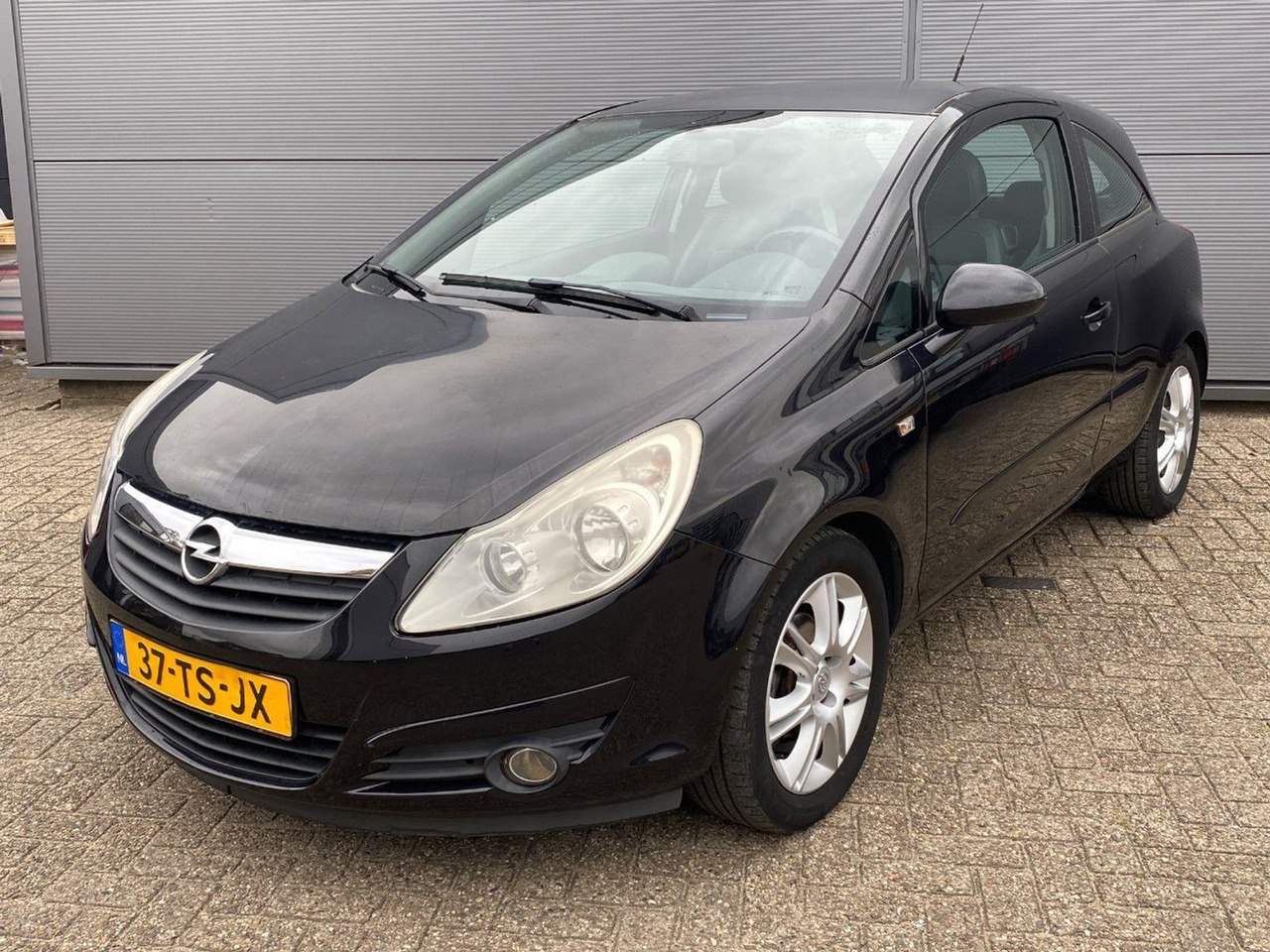 Opel Corsa 1.4 - 16V Cosmo | 2007 | 182.361 km | Automaat | 37TSJX | NAP: Logisch - Hatchback: slika  Opel Corsa 1.4 - 16V Cosmo | 2007 | 182.361 km | Automaat | 37TSJX | NAP: Logisch - Hatchback Opel Corsa 1.4 - 16V Cosmo | 2007 | 182.361 km | Automaat | 37TSJX | NAP: Logisch - Hatchback: slika  Opel Corsa 1.4 - 16V Cosmo | 2007 | 182.361 km | Automaat | 37TSJX | NAP: Logisch - Hatchback