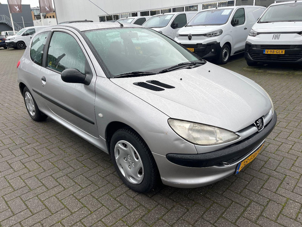 Peugeot 206 1.1 XR | 2000 | 69.922 km | 28FRBN | NAP: Logisch - Hatchback: slika Peugeot 206 1.1 XR | 2000 | 69.922 km | 28FRBN | NAP: Logisch - Hatchback Peugeot 206 1.1 XR | 2000 | 69.922 km | 28FRBN | NAP: Logisch - Hatchback: slika Peugeot 206 1.1 XR | 2000 | 69.922 km | 28FRBN | NAP: Logisch - Hatchback