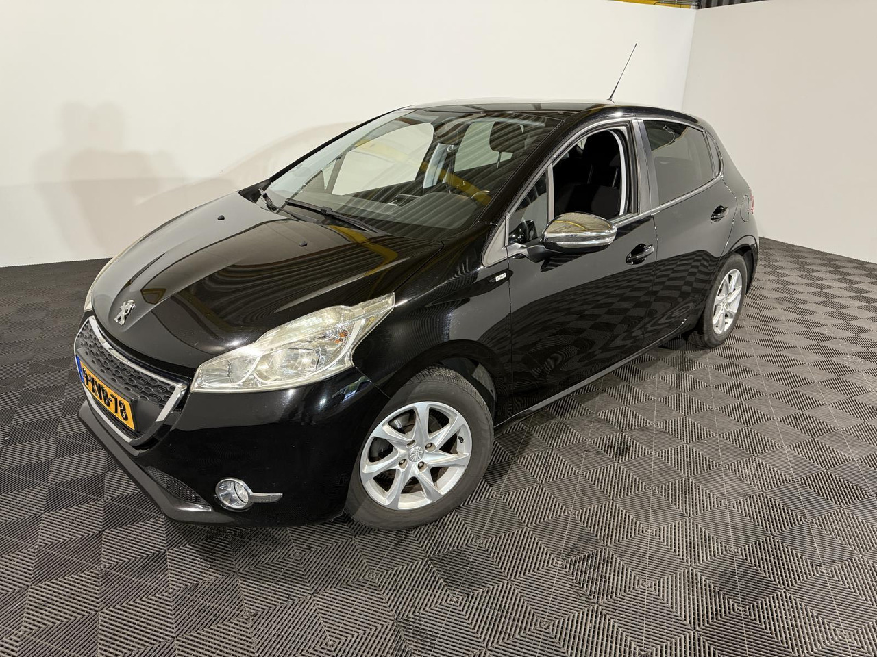 Peugeot | 208 | 1.2 VTi Style | 2014 | 191.063 km | 9XVB78 | Logisch - Hatchback: slika Peugeot | 208 | 1.2 VTi Style | 2014 | 191.063 km | 9XVB78 | Logisch - Hatchback Peugeot | 208 | 1.2 VTi Style | 2014 | 191.063 km | 9XVB78 | Logisch - Hatchback: slika Peugeot | 208 | 1.2 VTi Style | 2014 | 191.063 km | 9XVB78 | Logisch - Hatchback