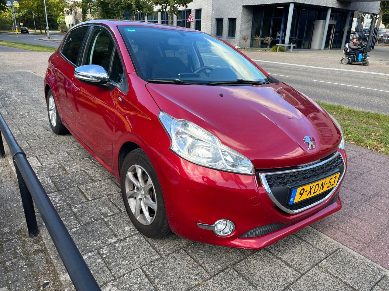 Peugeot 208 1.2 VTi Style | 2014 | 93.815 km | 9XDN53 | NAP: Logisch - Hatchback: slika  Peugeot 208 1.2 VTi Style | 2014 | 93.815 km | 9XDN53 | NAP: Logisch - Hatchback Peugeot 208 1.2 VTi Style | 2014 | 93.815 km | 9XDN53 | NAP: Logisch - Hatchback: slika  Peugeot 208 1.2 VTi Style | 2014 | 93.815 km | 9XDN53 | NAP: Logisch - Hatchback