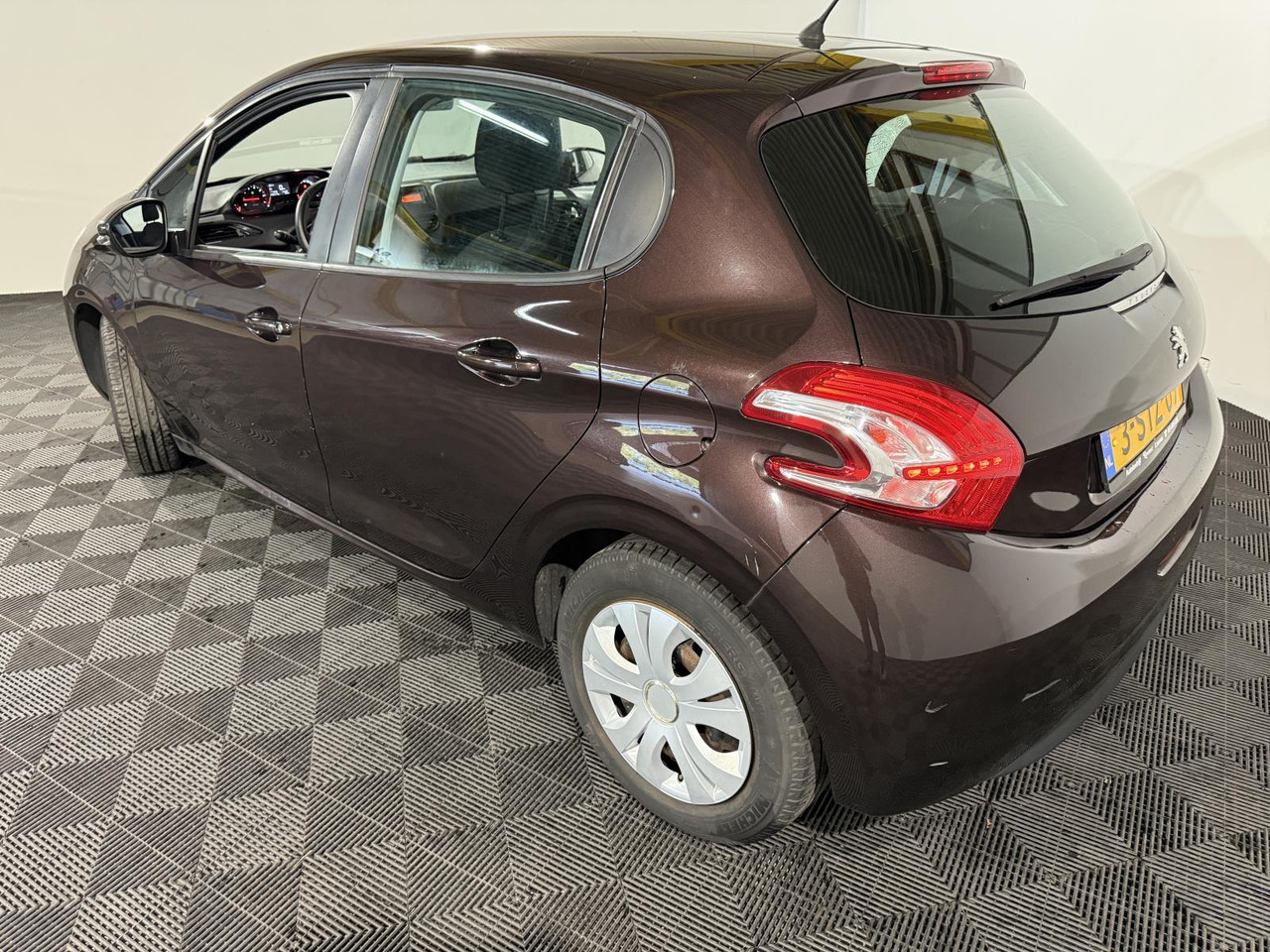 Peugeot | 208 | 1.2 VTi Urban Soul | 2014 | 200.317 km | 3STZ09 | Logisch - Hatchback: slika  Peugeot | 208 | 1.2 VTi Urban Soul | 2014 | 200.317 km | 3STZ09 | Logisch - Hatchback Peugeot | 208 | 1.2 VTi Urban Soul | 2014 | 200.317 km | 3STZ09 | Logisch - Hatchback: slika  Peugeot | 208 | 1.2 VTi Urban Soul | 2014 | 200.317 km | 3STZ09 | Logisch - Hatchback