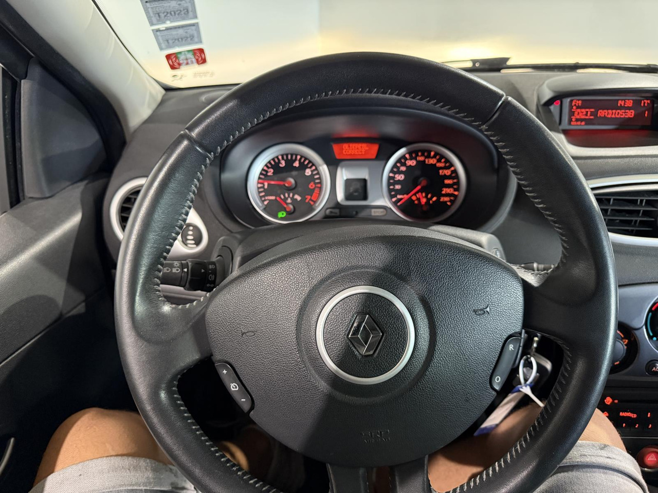 Renault Clio 1.2 TCe Collection | 2012 | 179.266 km | 15-ZDF-9 - Hatchback: slika Renault Clio 1.2 TCe Collection | 2012 | 179.266 km | 15-ZDF-9 - Hatchback Renault Clio 1.2 TCe Collection | 2012 | 179.266 km | 15-ZDF-9 - Hatchback: slika Renault Clio 1.2 TCe Collection | 2012 | 179.266 km | 15-ZDF-9 - Hatchback