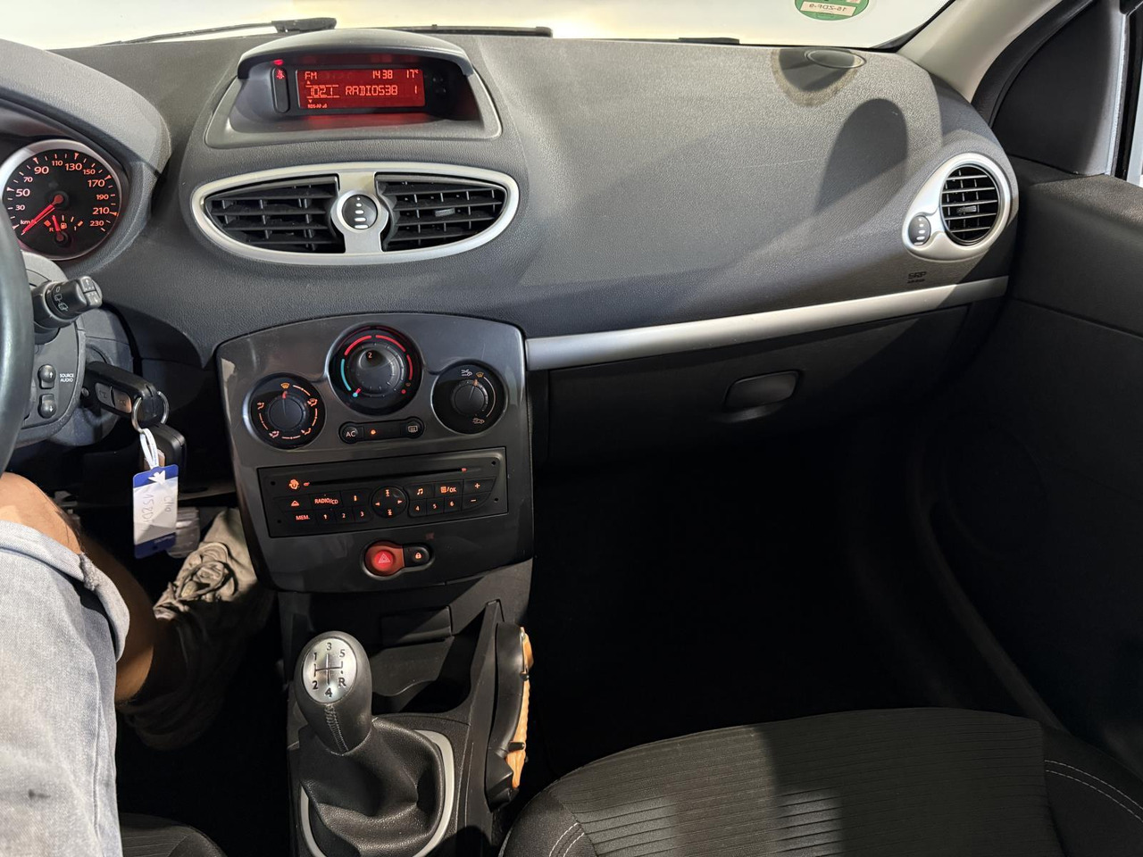 Renault Clio 1.2 TCe Collection | 2012 | 179.266 km | 15-ZDF-9 - Hatchback: slika Renault Clio 1.2 TCe Collection | 2012 | 179.266 km | 15-ZDF-9 - Hatchback Renault Clio 1.2 TCe Collection | 2012 | 179.266 km | 15-ZDF-9 - Hatchback: slika Renault Clio 1.2 TCe Collection | 2012 | 179.266 km | 15-ZDF-9 - Hatchback