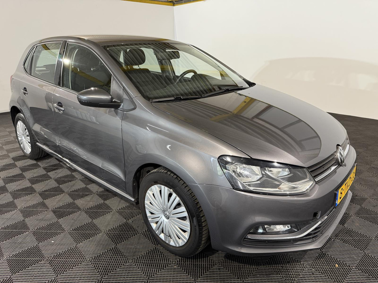 Volkswagen | Polo | 1.2 TSI Comfortline Automaat | 2014 | 206.465 km | 8TVD06 | Logisch - Hatchback: slika Volkswagen | Polo | 1.2 TSI Comfortline Automaat | 2014 | 206.465 km | 8TVD06 | Logisch - Hatchback Volkswagen | Polo | 1.2 TSI Comfortline Automaat | 2014 | 206.465 km | 8TVD06 | Logisch - Hatchback: slika Volkswagen | Polo | 1.2 TSI Comfortline Automaat | 2014 | 206.465 km | 8TVD06 | Logisch - Hatchback