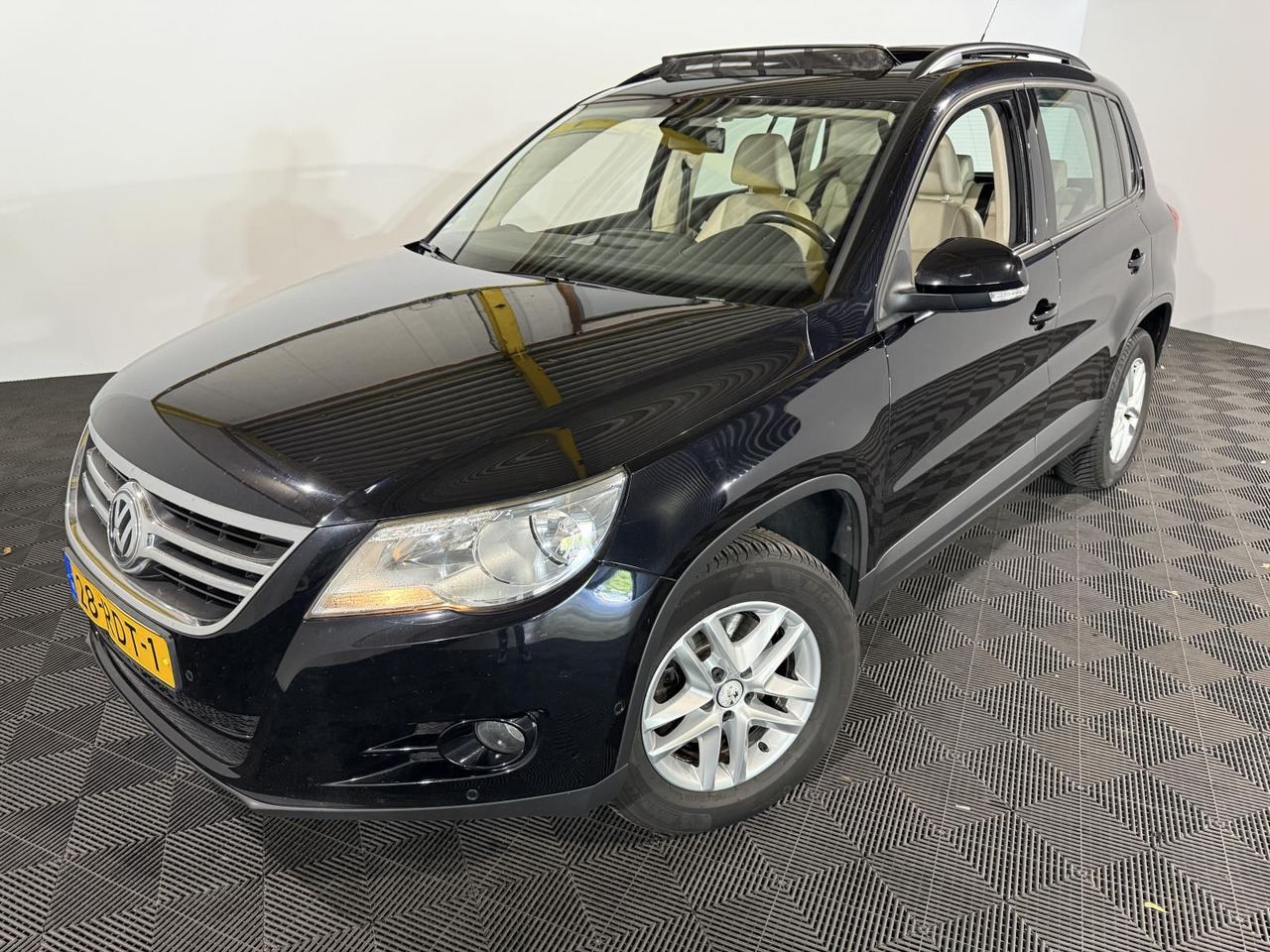 Volkswagen | Tiguan | 1.4 TSI Comfort&Design | 2011 | 236.671 km | 28RDT1 | Logisch - SUV: slika Volkswagen | Tiguan | 1.4 TSI Comfort&Design | 2011 | 236.671 km | 28RDT1 | Logisch - SUV Volkswagen | Tiguan | 1.4 TSI Comfort&Design | 2011 | 236.671 km | 28RDT1 | Logisch - SUV: slika Volkswagen | Tiguan | 1.4 TSI Comfort&Design | 2011 | 236.671 km | 28RDT1 | Logisch - SUV