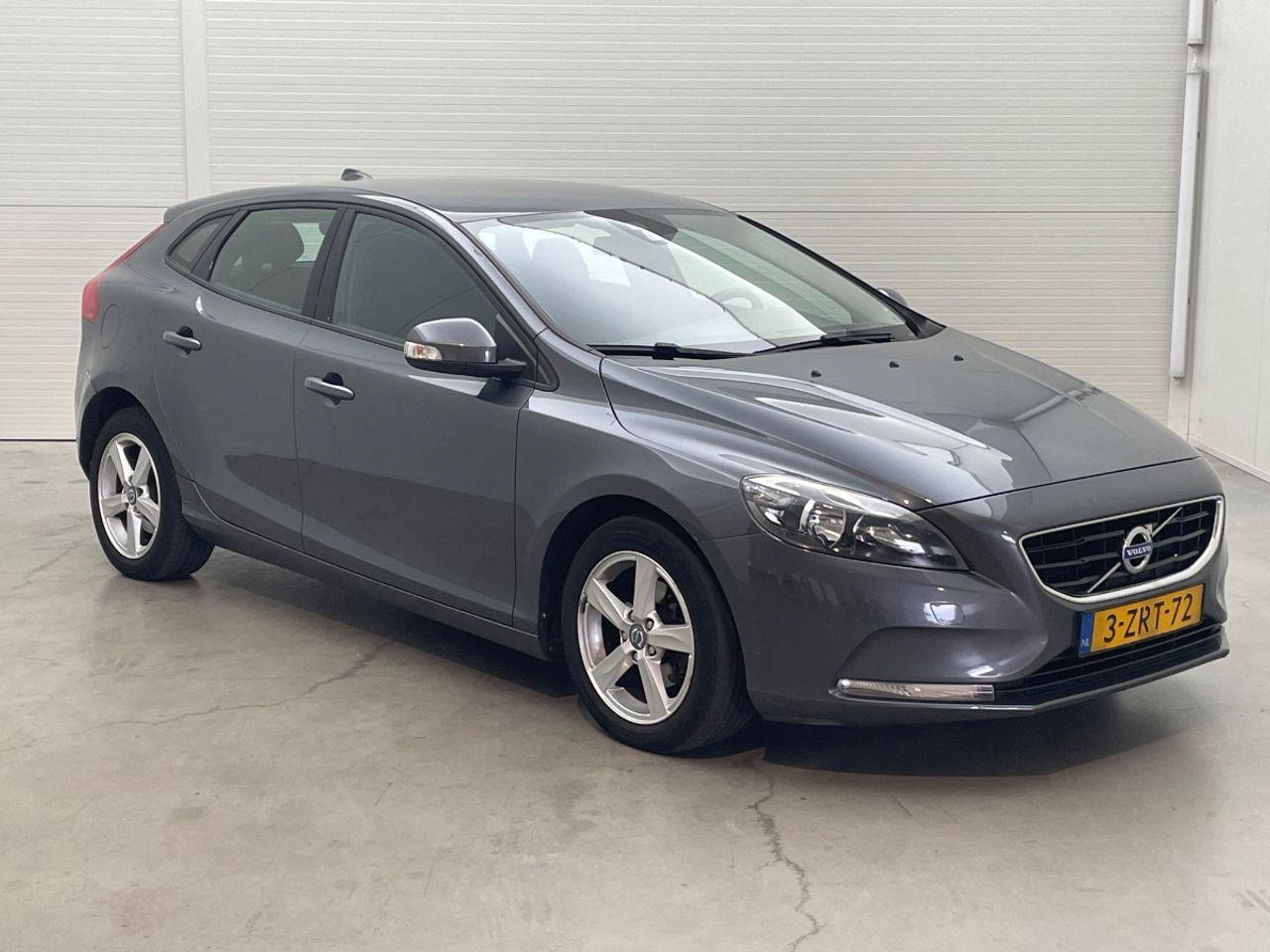 Volvo V40 1.6 D2 Momentum | 2014 | 219.070 km | 3ZRT72 | NAP: Geen oordeel - Automobil: slika Volvo V40 1.6 D2 Momentum | 2014 | 219.070 km | 3ZRT72 | NAP: Geen oordeel - Automobil Volvo V40 1.6 D2 Momentum | 2014 | 219.070 km | 3ZRT72 | NAP: Geen oordeel - Automobil: slika Volvo V40 1.6 D2 Momentum | 2014 | 219.070 km | 3ZRT72 | NAP: Geen oordeel - Automobil