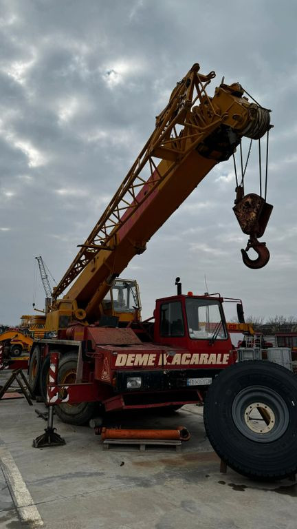 Liebherr LTM 1035-3 - Autodizalica za sve terene: slika Liebherr LTM 1035-3 - Autodizalica za sve terene Liebherr LTM 1035-3 - Autodizalica za sve terene: slika Liebherr LTM 1035-3 - Autodizalica za sve terene
