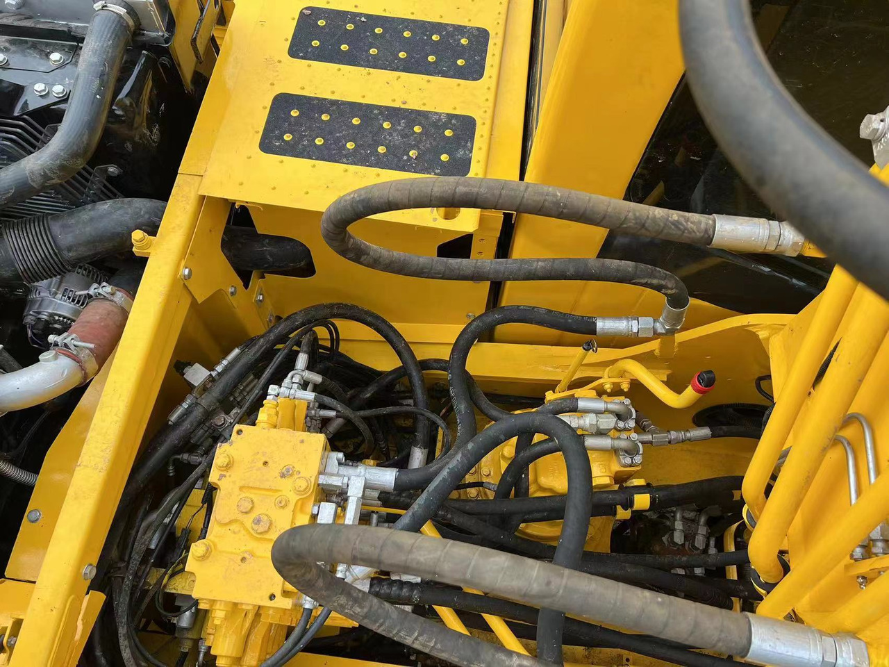 Komatsu PC200-7 - Bager gusjeničar: slika Komatsu PC200-7 - Bager gusjeničar Komatsu PC200-7 - Bager gusjeničar: slika Komatsu PC200-7 - Bager gusjeničar