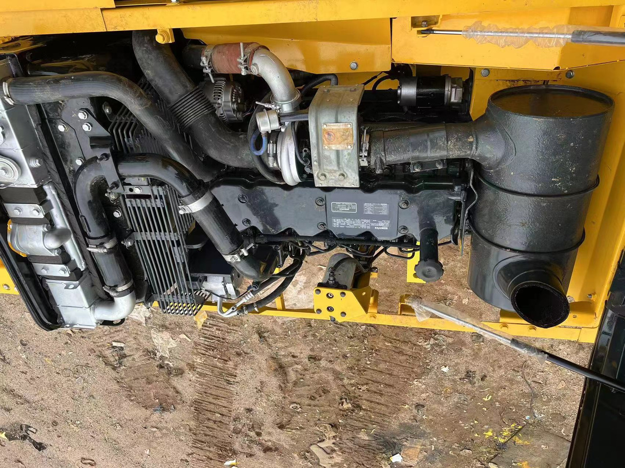 Komatsu PC200-7 - Bager gusjeničar: slika Komatsu PC200-7 - Bager gusjeničar Komatsu PC200-7 - Bager gusjeničar: slika Komatsu PC200-7 - Bager gusjeničar