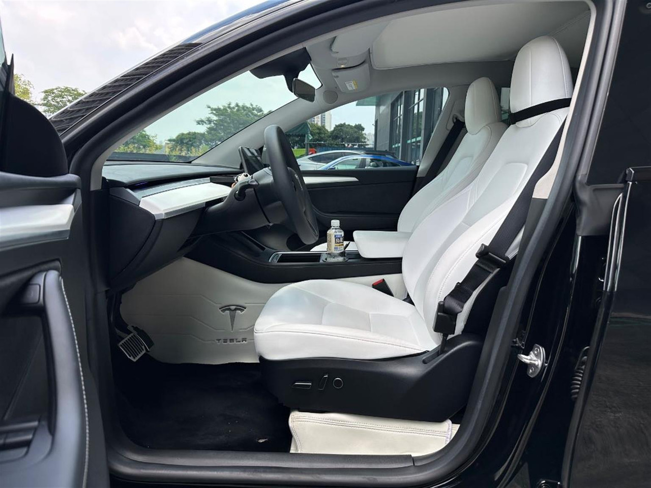 TESLA MODEL Y - Automobil: slika TESLA MODEL Y - Automobil TESLA MODEL Y - Automobil: slika TESLA MODEL Y - Automobil