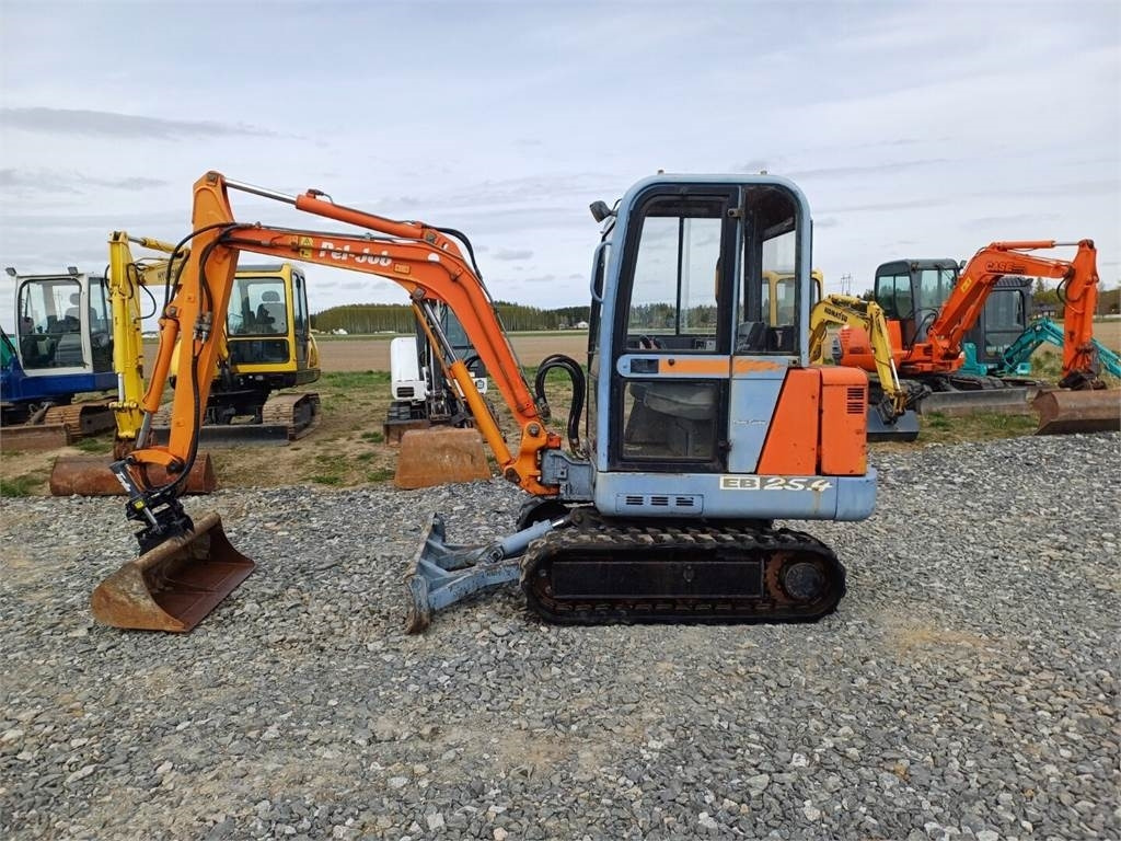 Pel-Job Volvo EB25.4 kallistuvalla liittimellä - Mini bager: slika Pel-Job Volvo EB25.4 kallistuvalla liittimellä - Mini bager Pel-Job Volvo EB25.4 kallistuvalla liittimellä - Mini bager: slika Pel-Job Volvo EB25.4 kallistuvalla liittimellä - Mini bager