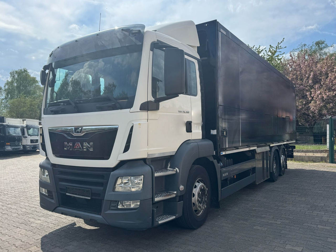 MAN TGS 26.360/Lenk-Lift/Lbw/Kettliner-GT-Aufbau - Kamion za prijevoz pića: slika MAN TGS 26.360/Lenk-Lift/Lbw/Kettliner-GT-Aufbau - Kamion za prijevoz pića MAN TGS 26.360/Lenk-Lift/Lbw/Kettliner-GT-Aufbau - Kamion za prijevoz pića: slika MAN TGS 26.360/Lenk-Lift/Lbw/Kettliner-GT-Aufbau - Kamion za prijevoz pića