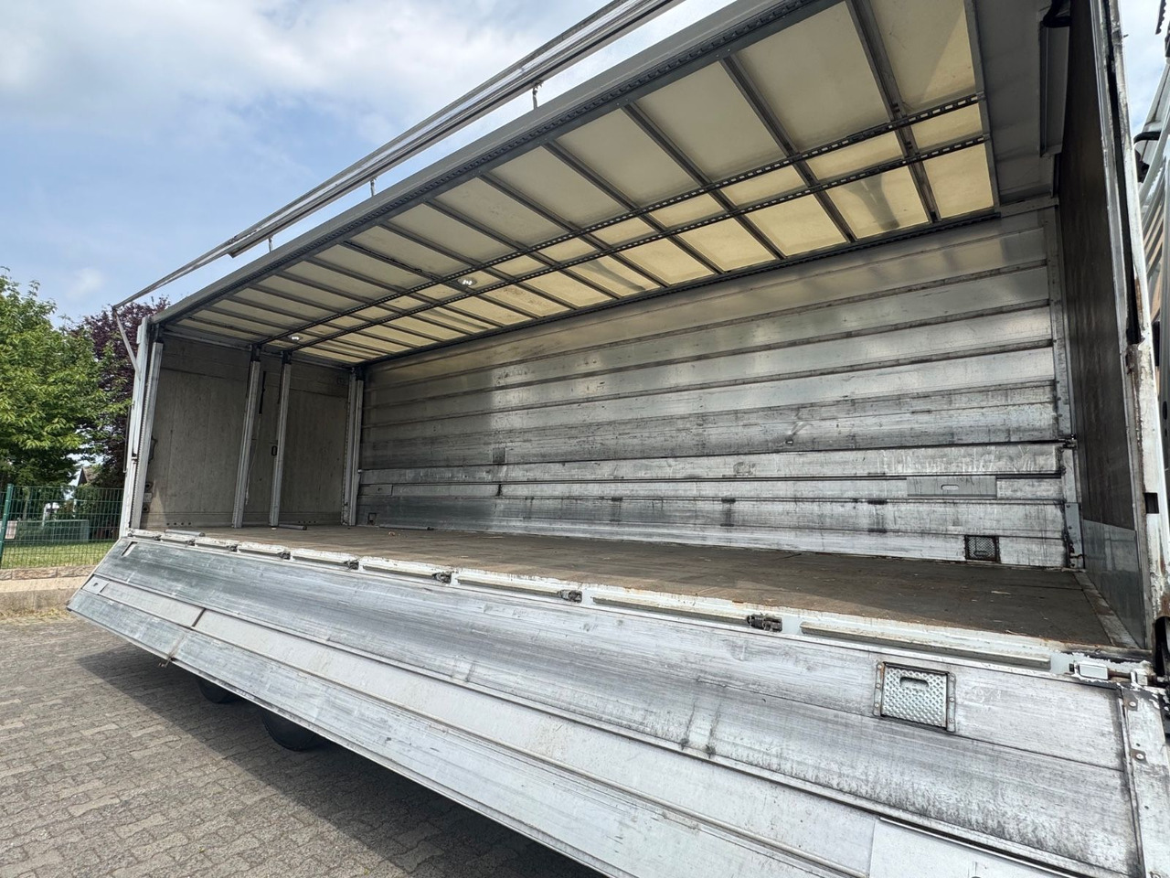 Mercedes-Benz 2540/LBW/2xAHK/Lenk-Lift/Kamera/4inStock - Kamion za prijevoz pića: slika Mercedes-Benz 2540/LBW/2xAHK/Lenk-Lift/Kamera/4inStock - Kamion za prijevoz pića Mercedes-Benz 2540/LBW/2xAHK/Lenk-Lift/Kamera/4inStock - Kamion za prijevoz pića: slika Mercedes-Benz 2540/LBW/2xAHK/Lenk-Lift/Kamera/4inStock - Kamion za prijevoz pića