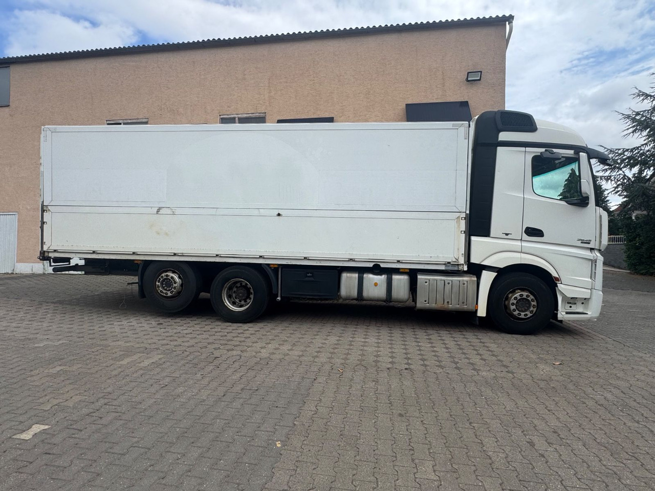 Mercedes-Benz Actros2545/Lift-Lenk/Mitnahmestp/Retder - Kamion za prijevoz pića: slika Mercedes-Benz Actros2545/Lift-Lenk/Mitnahmestp/Retder - Kamion za prijevoz pića Mercedes-Benz Actros2545/Lift-Lenk/Mitnahmestp/Retder - Kamion za prijevoz pića: slika Mercedes-Benz Actros2545/Lift-Lenk/Mitnahmestp/Retder - Kamion za prijevoz pića
