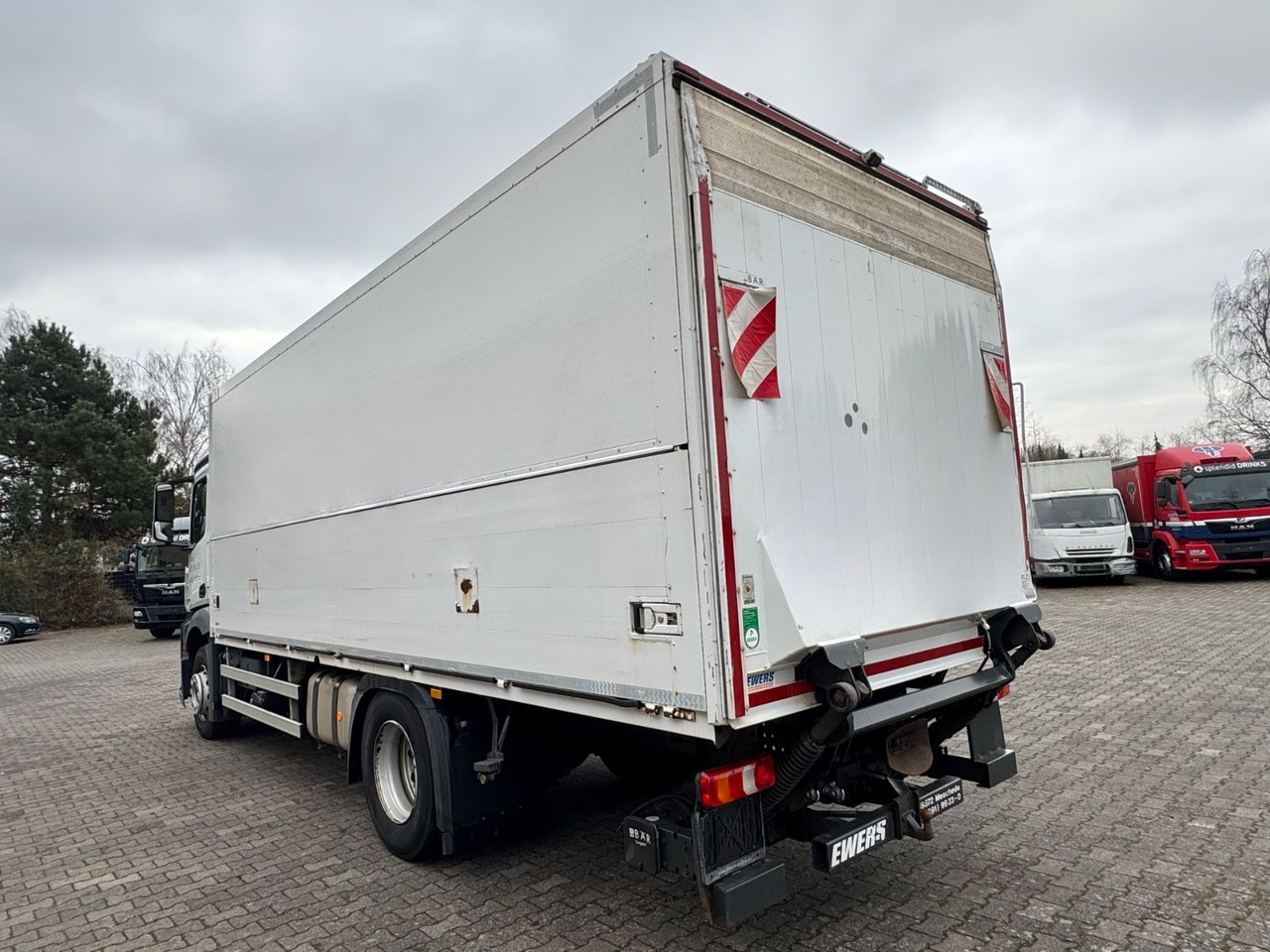 Mercedes-Benz Antos 1836L/4x2/2t.LBW/2xAHK/aus.1Hand/16.Pal. - Kamion za prijevoz pića: slika Mercedes-Benz Antos 1836L/4x2/2t.LBW/2xAHK/aus.1Hand/16.Pal. - Kamion za prijevoz pića Mercedes-Benz Antos 1836L/4x2/2t.LBW/2xAHK/aus.1Hand/16.Pal. - Kamion za prijevoz pića: slika Mercedes-Benz Antos 1836L/4x2/2t.LBW/2xAHK/aus.1Hand/16.Pal. - Kamion za prijevoz pića