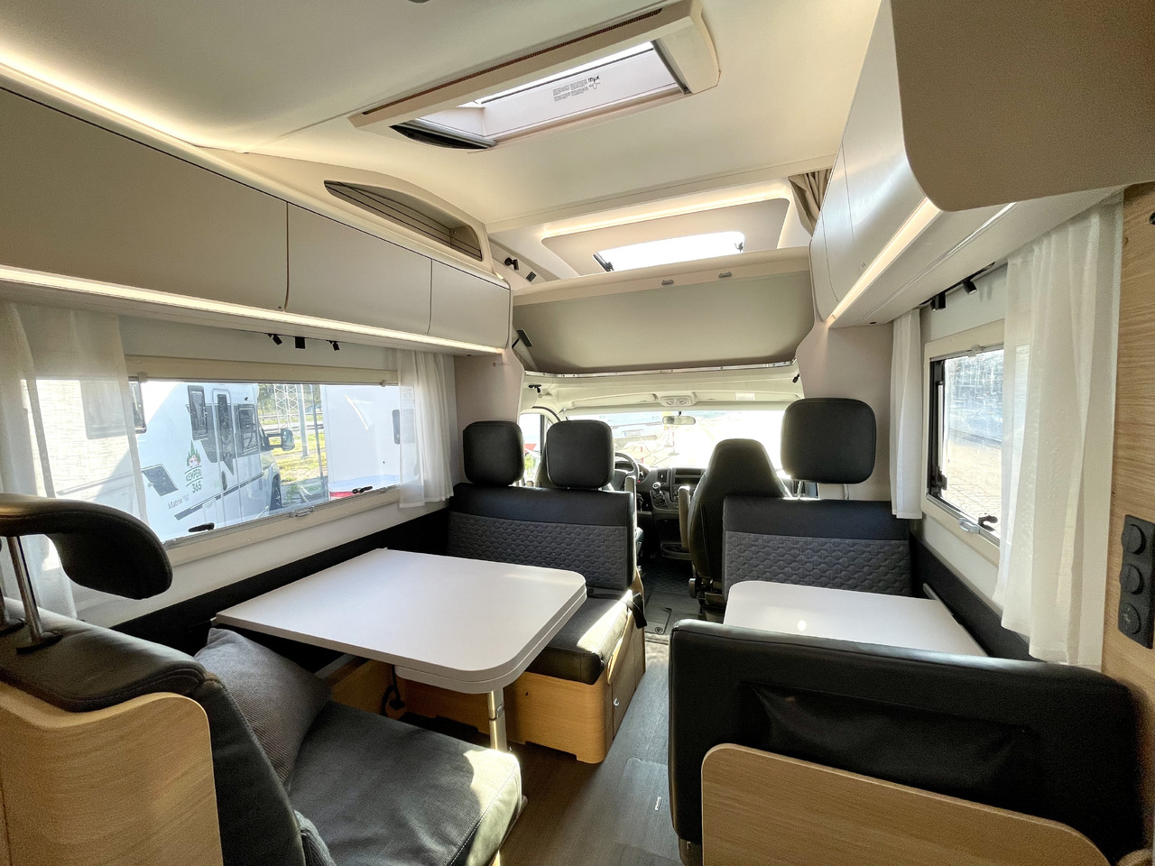 ADRIA Coral XL 650 DK - Alkoven kamper: slika ADRIA Coral XL 650 DK - Alkoven kamper ADRIA Coral XL 650 DK - Alkoven kamper: slika ADRIA Coral XL 650 DK - Alkoven kamper
