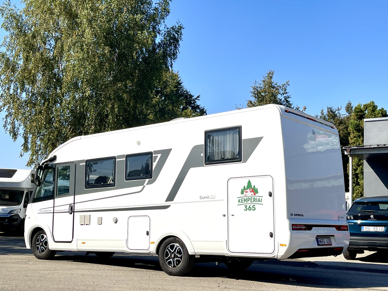 ADRIA Sonic Plus 700SL - Integrirani kamper: slika ADRIA Sonic Plus 700SL - Integrirani kamper ADRIA Sonic Plus 700SL - Integrirani kamper: slika ADRIA Sonic Plus 700SL - Integrirani kamper