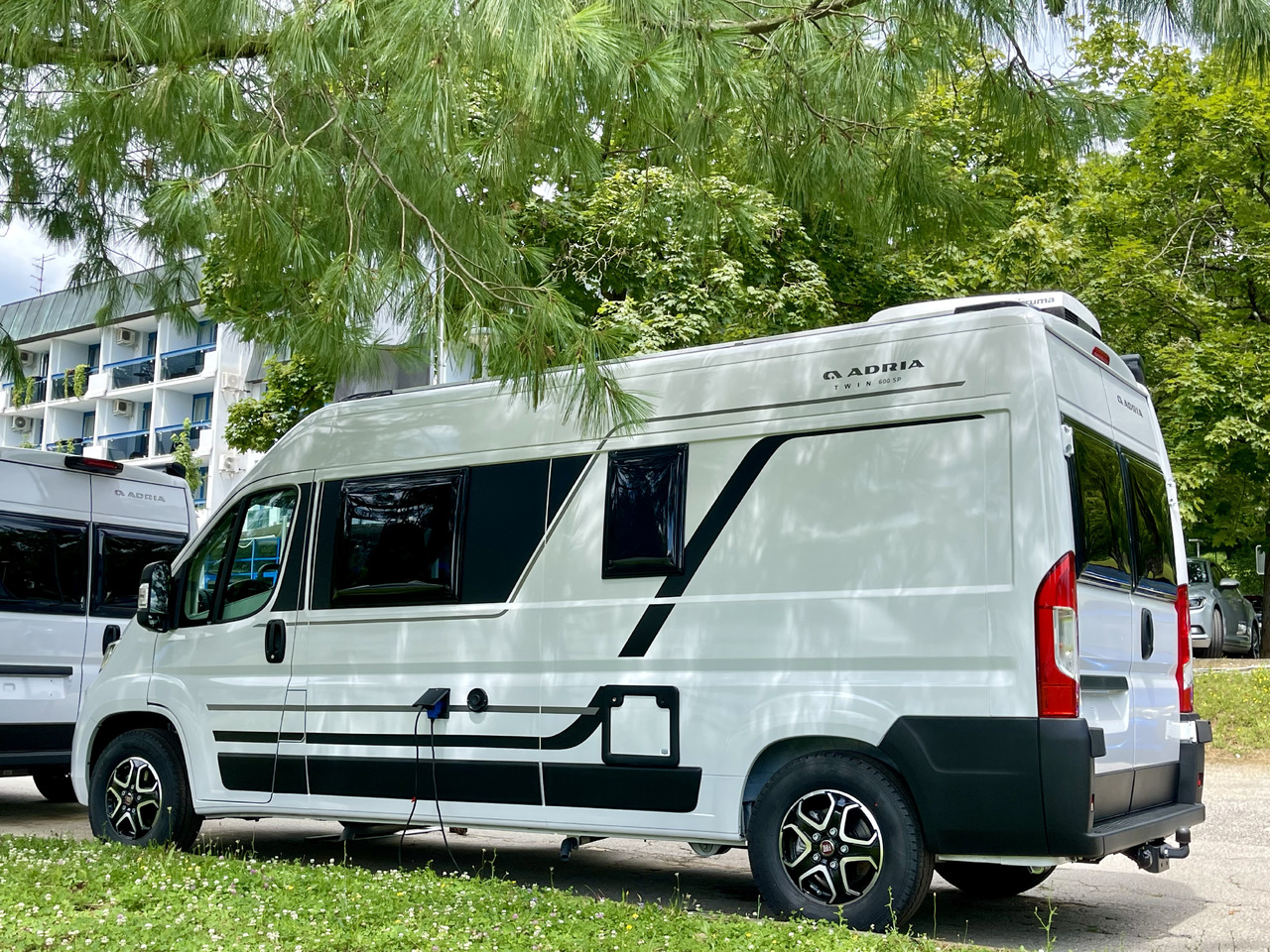 ADRIA Twin 640 SLB - Kamp kombi: slika ADRIA Twin 640 SLB - Kamp kombi ADRIA Twin 640 SLB - Kamp kombi: slika ADRIA Twin 640 SLB - Kamp kombi